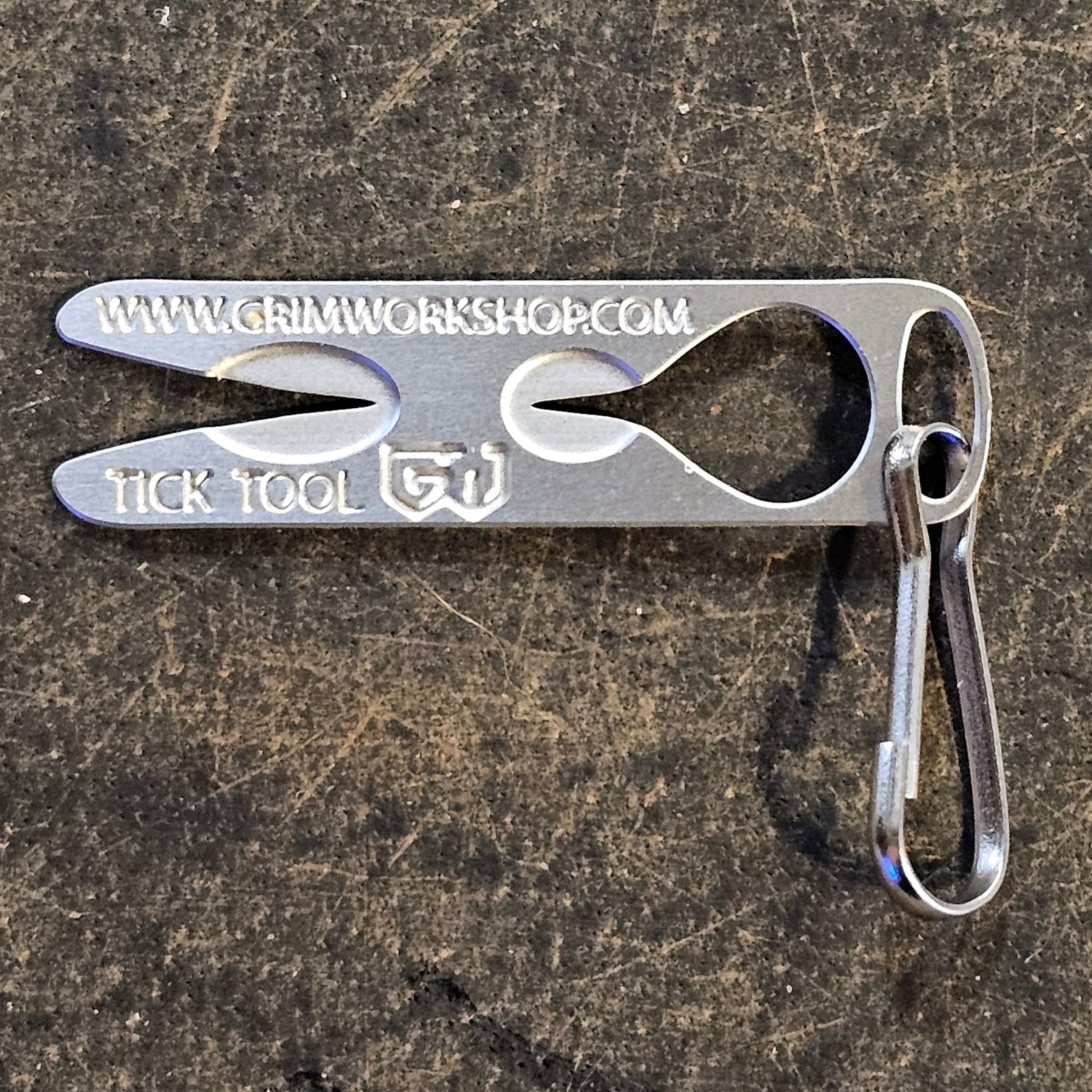 GRIM WORKSHOP | TICK REMOVER MICRO TOOL - Portachiavi con strumento rimuovi secche