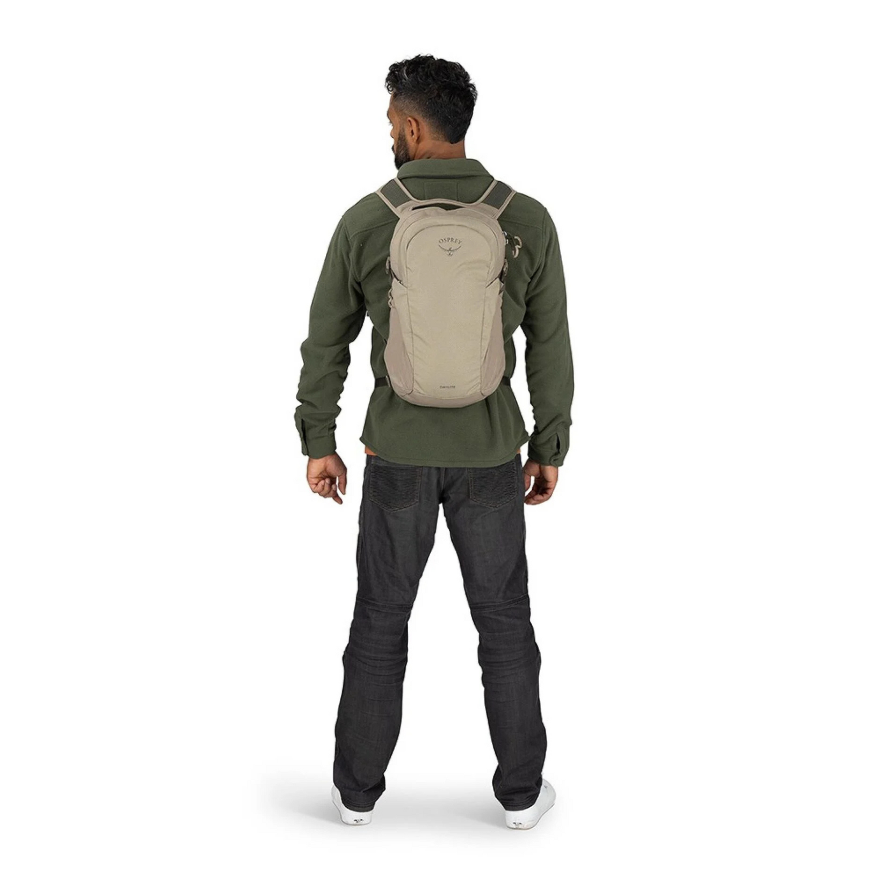 Zaino Osprey Daylite da 13 litri, compatto e leggero con spallacci imbottiti e traspiranti, doppio scomparto con zip e cinturino pettorale, ideale per escursioni, viaggi e uso quotidiano, su backpacco.it