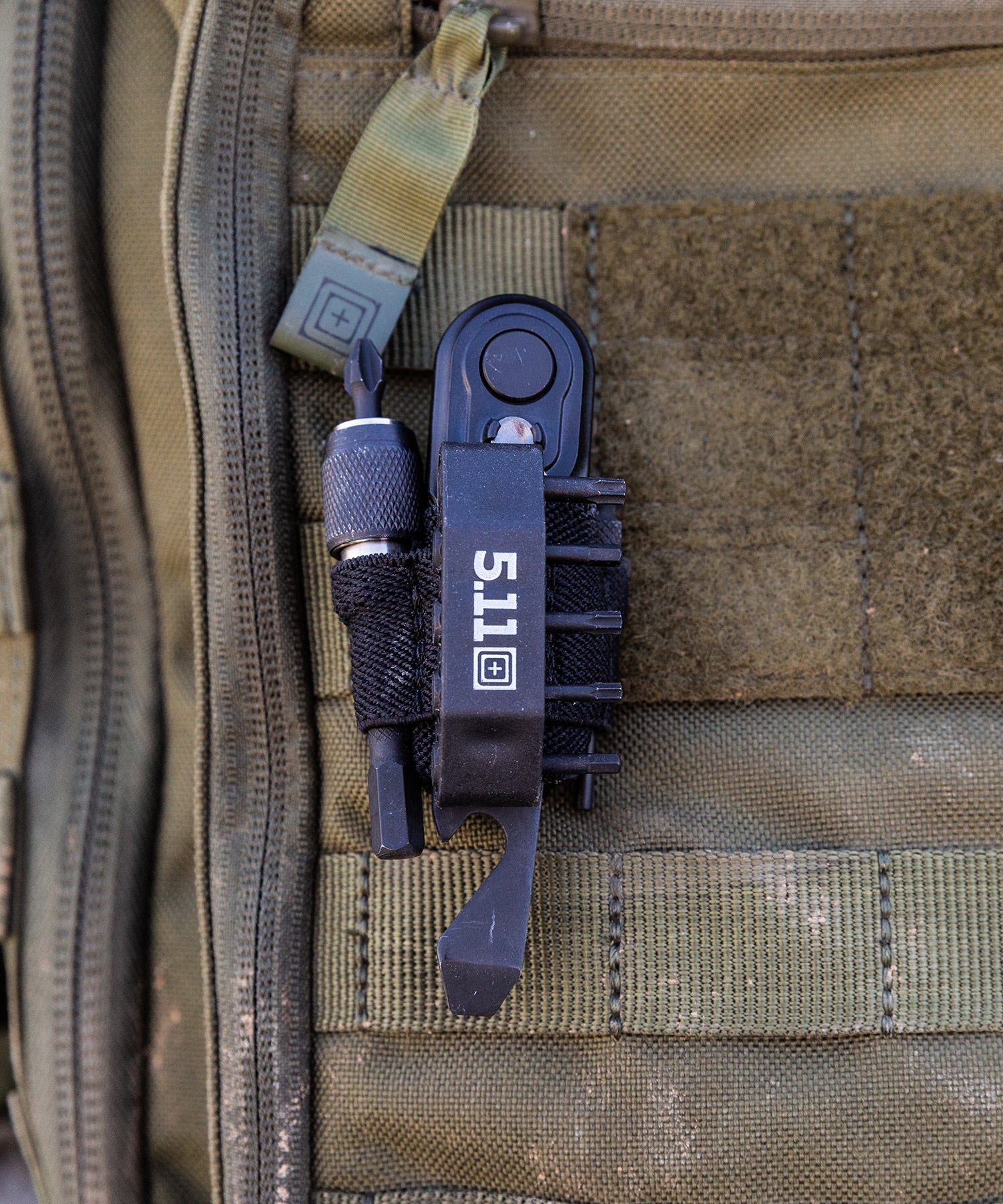 5.11 kit tko fissato al sistema MOLLE dello zaino