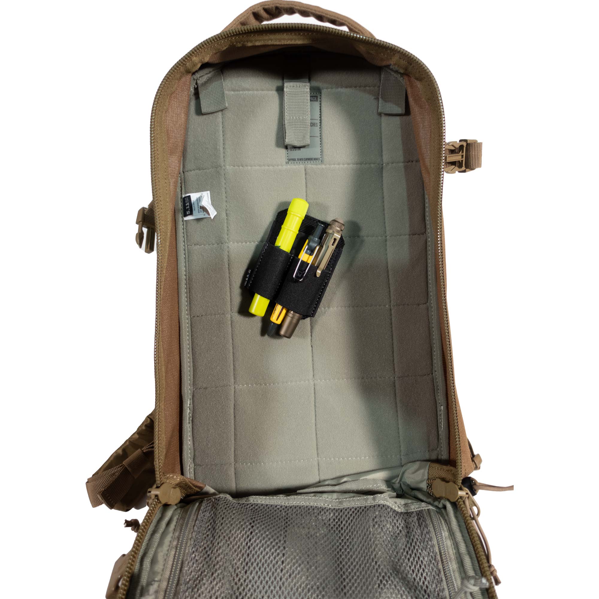 light writing patch di 5.11 nera applicata allo zaino amp10 kangaroo di 5.11