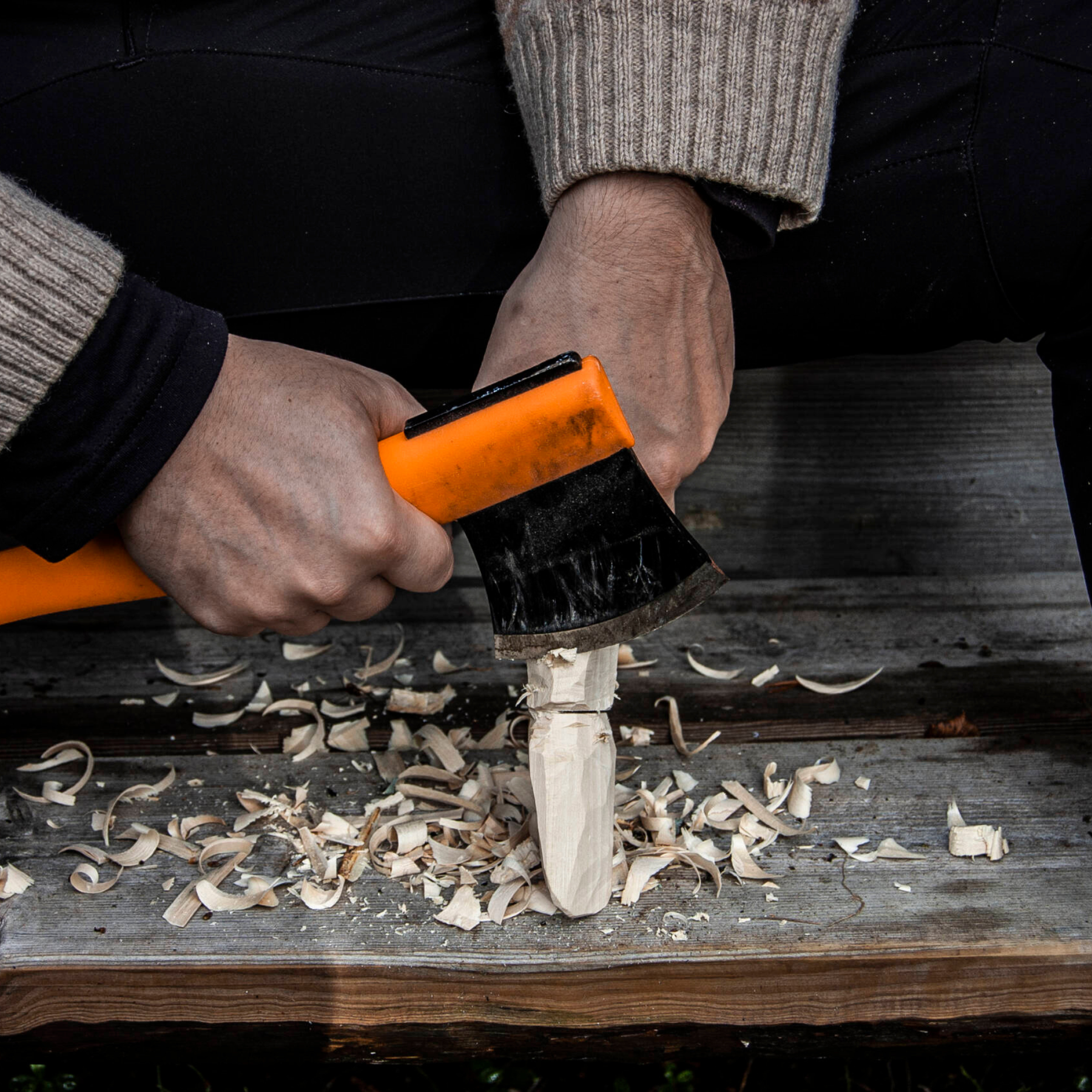 Ascia Morakniv Lightweight Axe, accetta leggera da campeggio e bushcraft, manico in polimero con testa in acciaio al boro, per spaccare legna, su backpacco.it