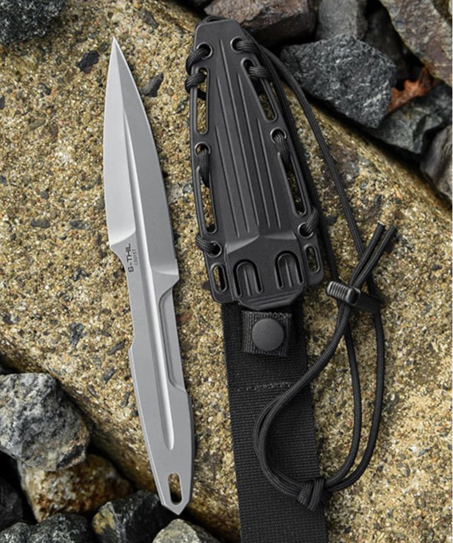 Foto del S-Thil e relativo fodero di Extrema Ratio