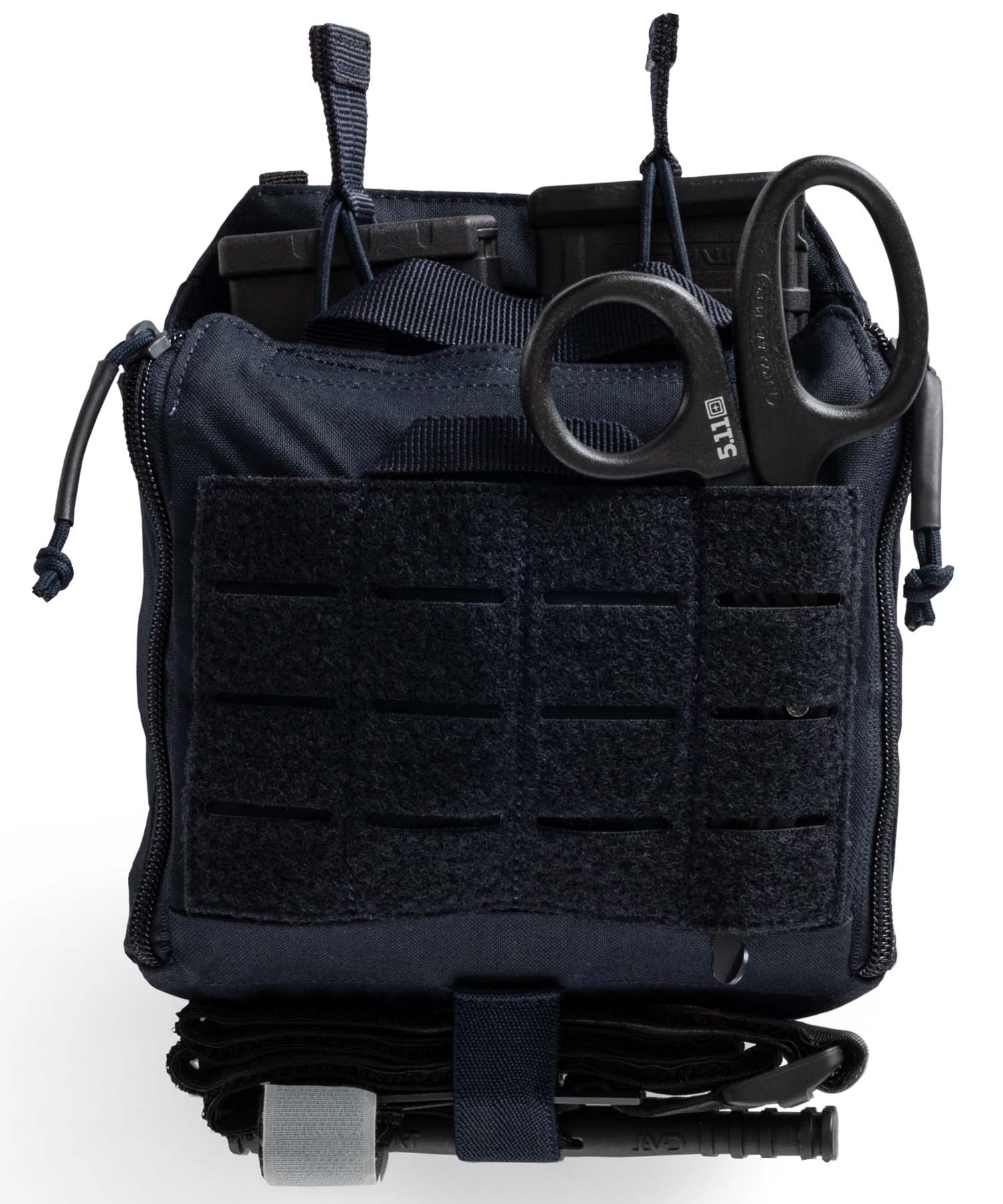 Flex Tac Med Pouch di 5.11 con forbice medica e tourniquet all'esterno