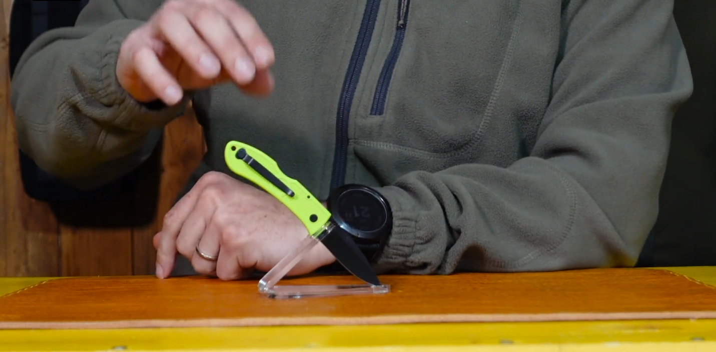 COPERTINA DEL VIDEO DOVE PAOLO DI BACKPACCO SPIEGA IL KA-BAR mini Dozier folding hunter