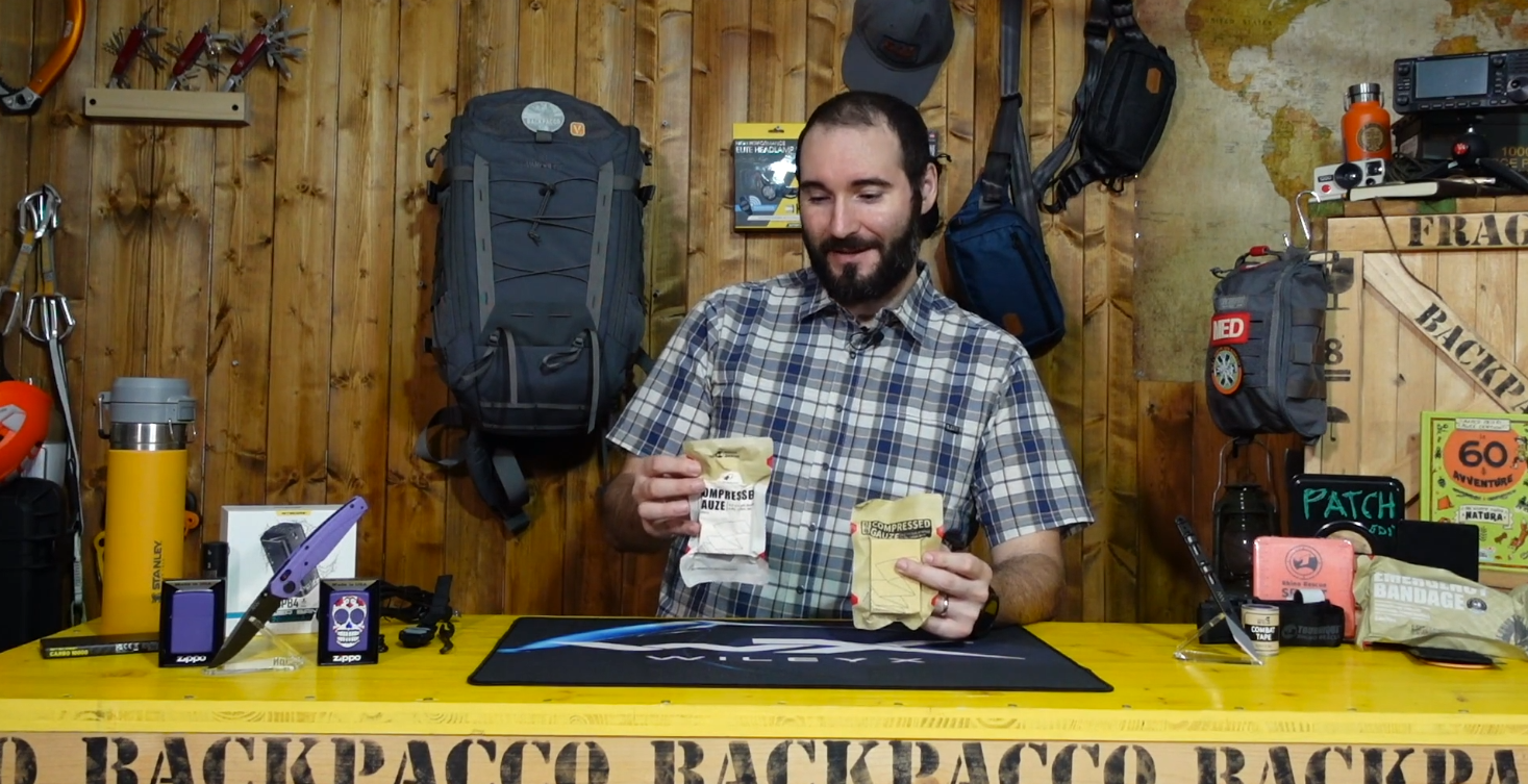 Paolo di backpacco spiega le due tipologie di garze compresse di Rhino rescue
