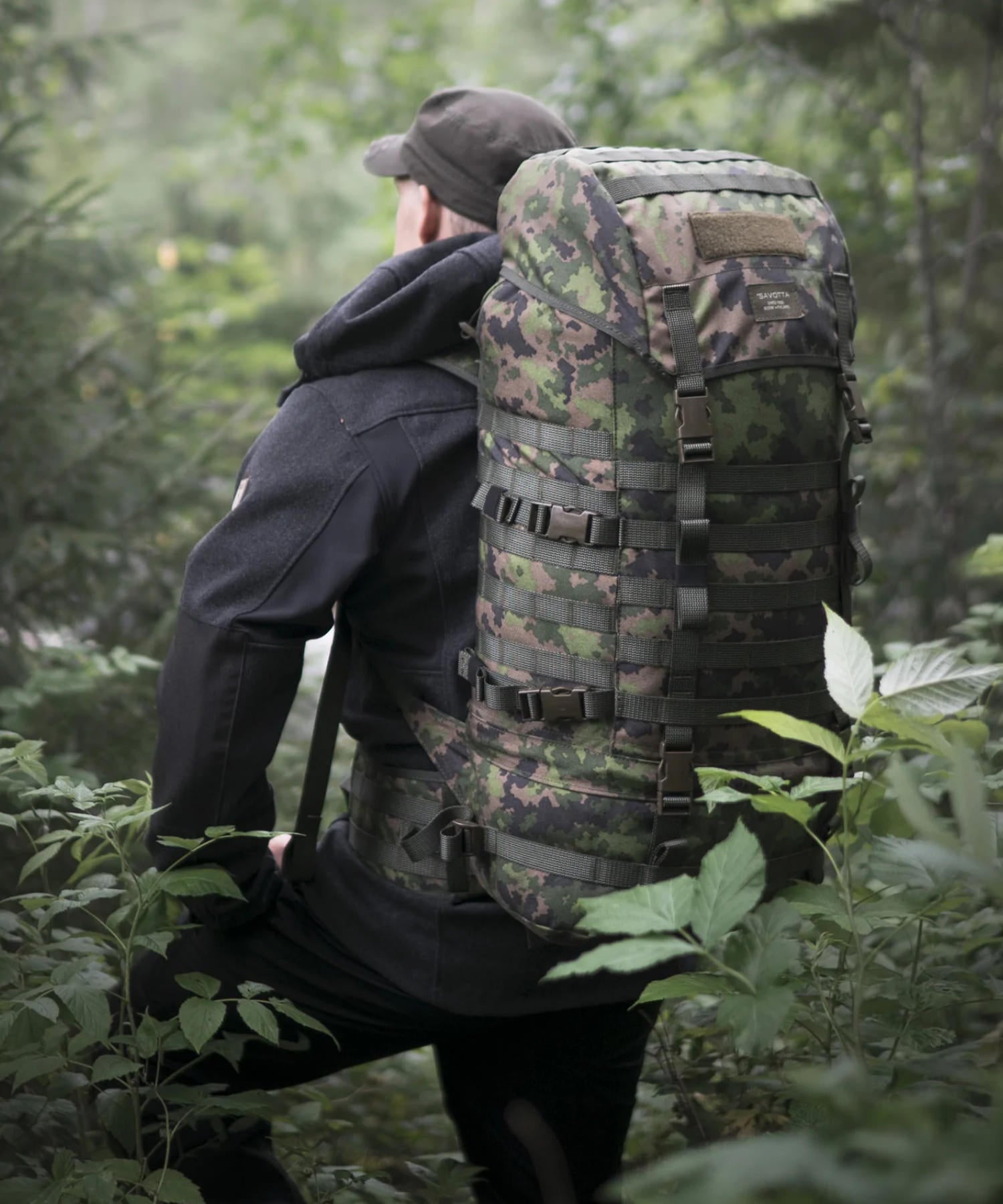 zaino savotta Jääkäri L woodland indossato durante un'escursione nel nord europa