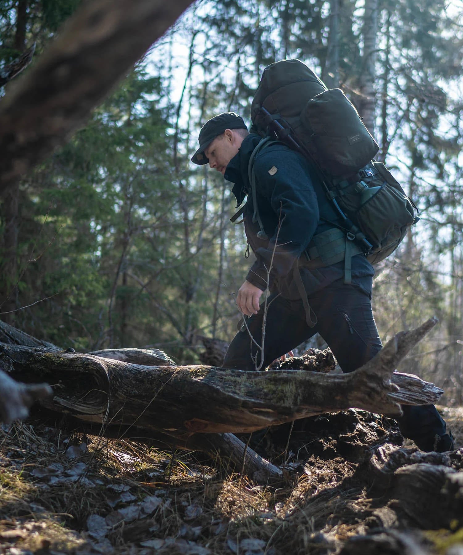 zaino Savotta Jääkäri XL con tasche laterali durante un'escursione