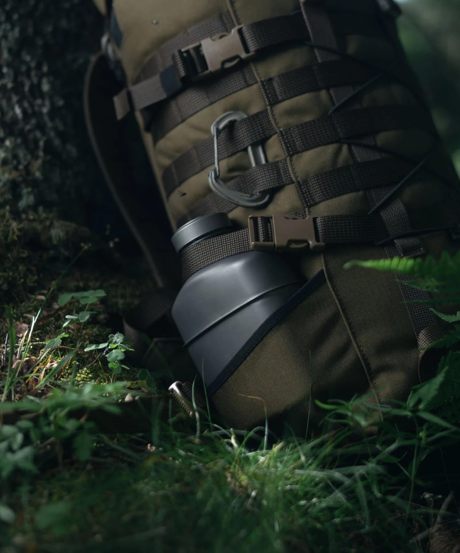 zaino savotta Jaakari M con borraccia di titanio nella tasca laterale