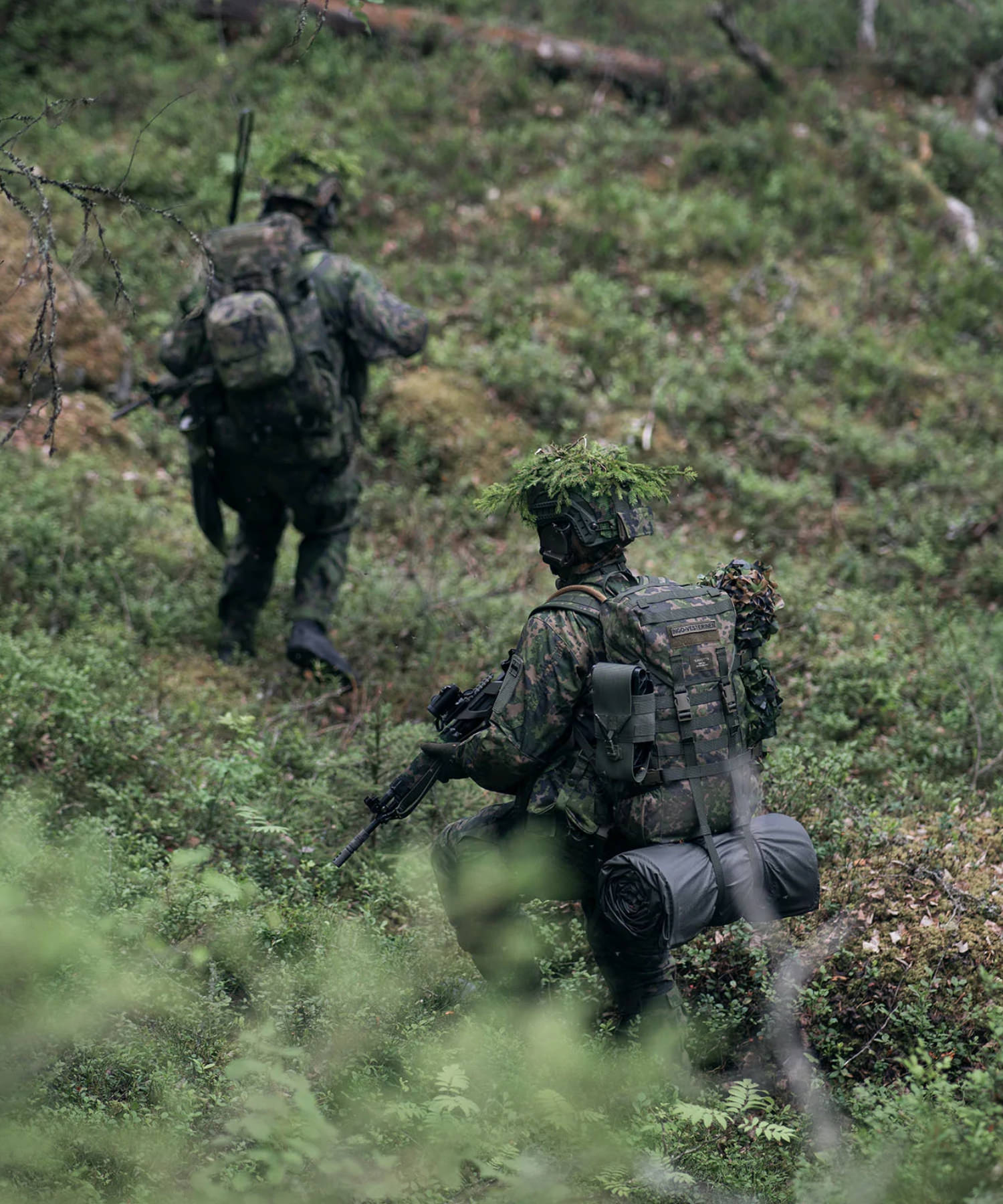 zaino savotta Jaakari M multicam equipaggiato da soldati in pattuglia