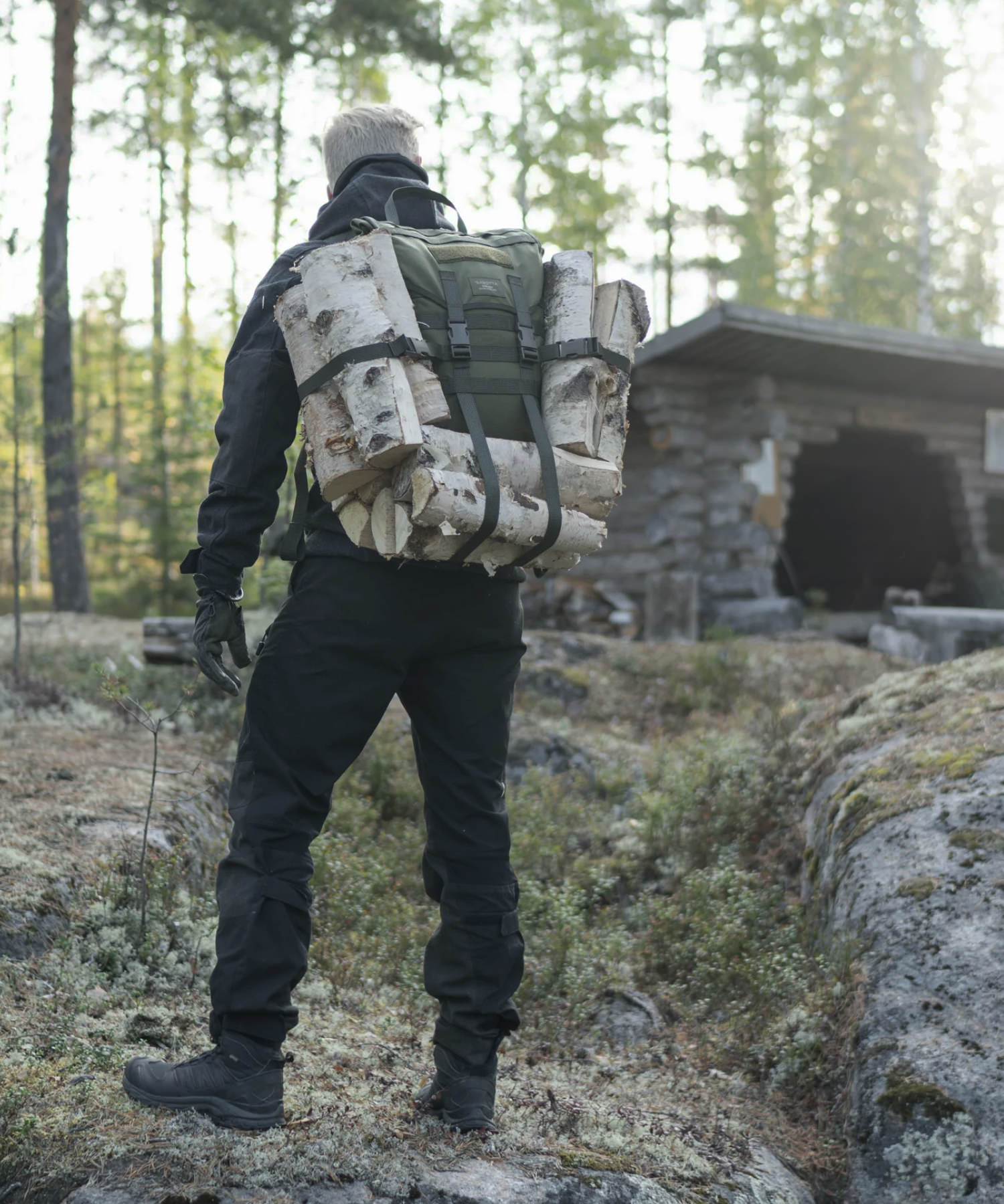 zaino jaakari S usato per portare la legna al campo