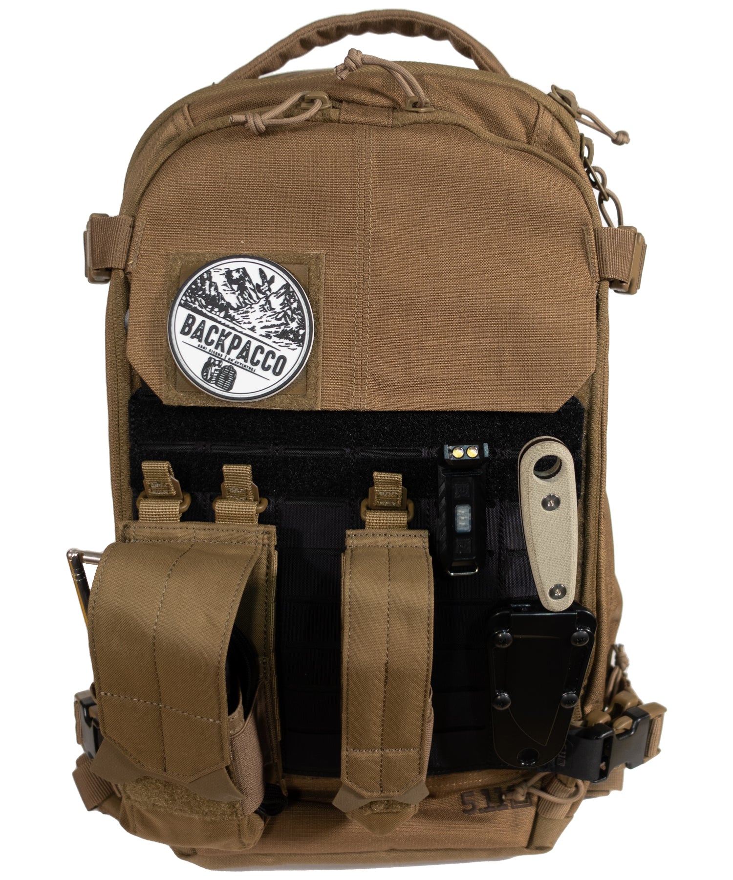 Pannello molle con accessori montato su zaino AMP 10 kangaroo di 5.11