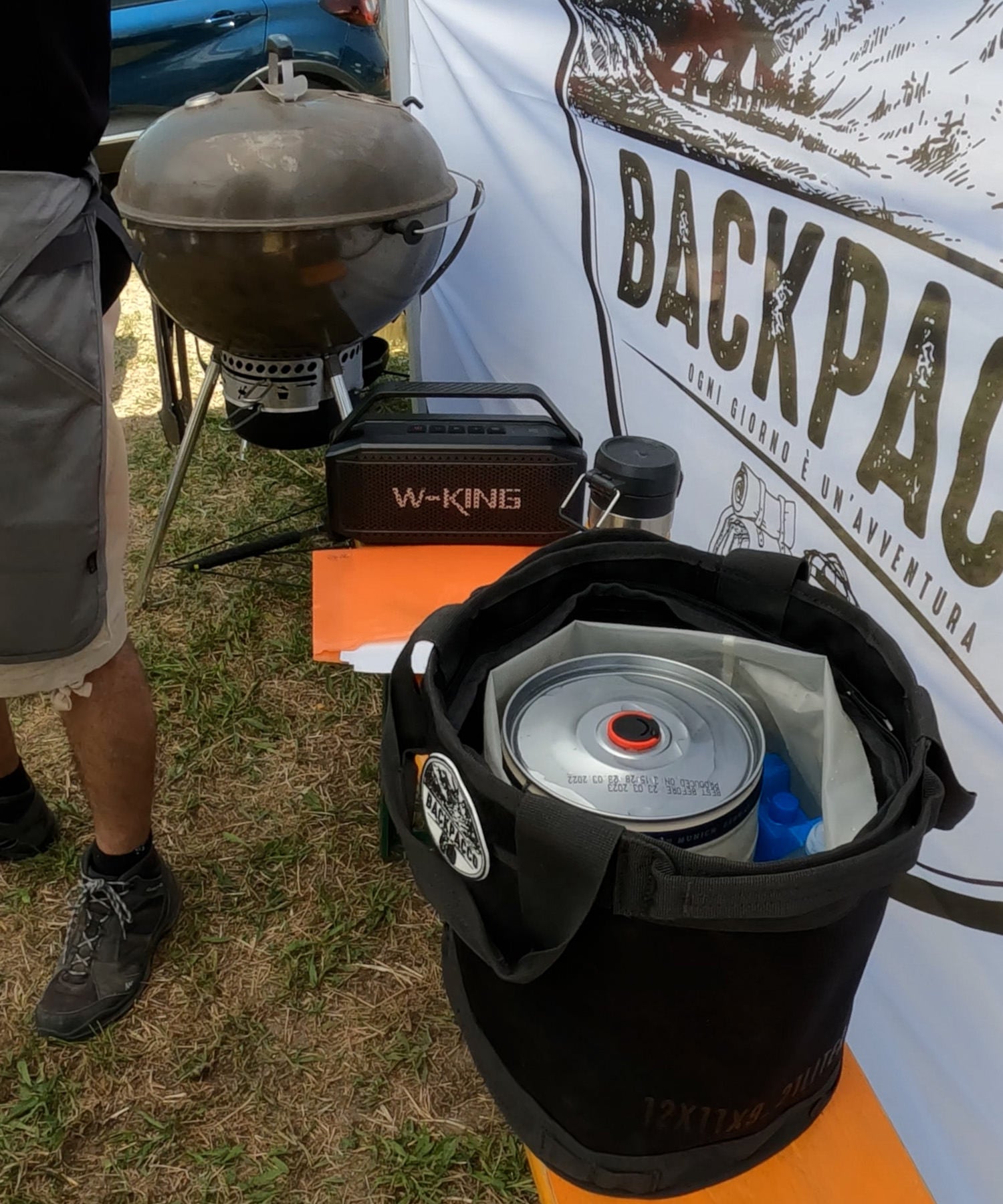 Load Ready Utility Mike di 5.11 usata per il fustino della birra durante il barbecue