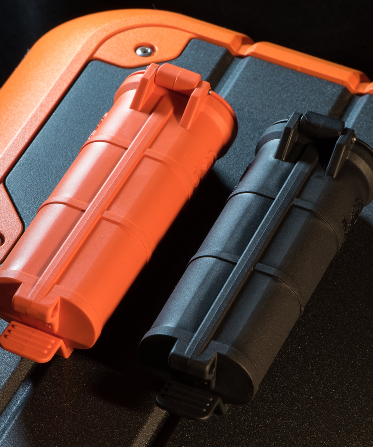 Thyrm CellVault XL nella colorazione rescue e black