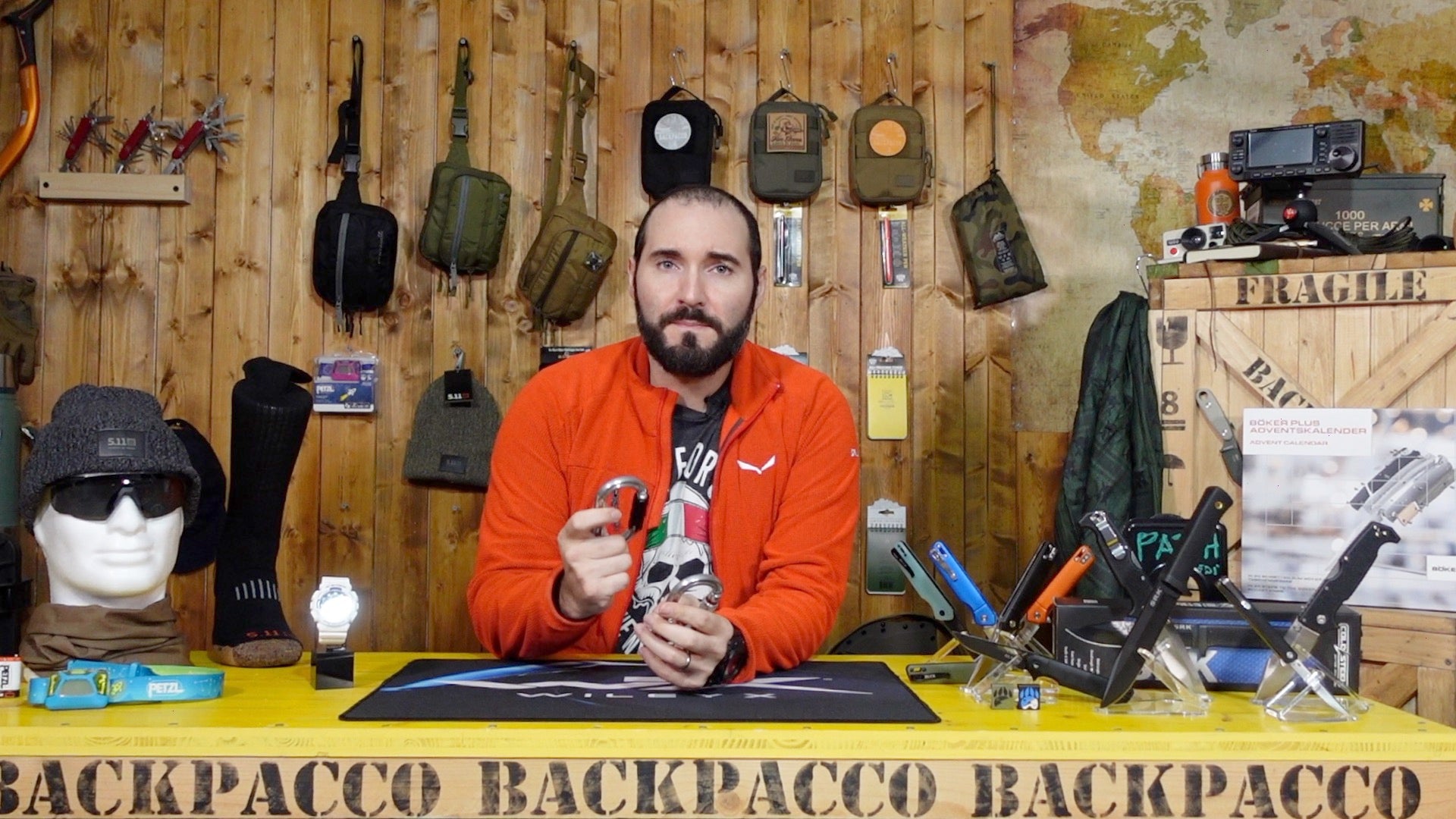 Paolo di Backpacco spiega il moschettone ok di petzl