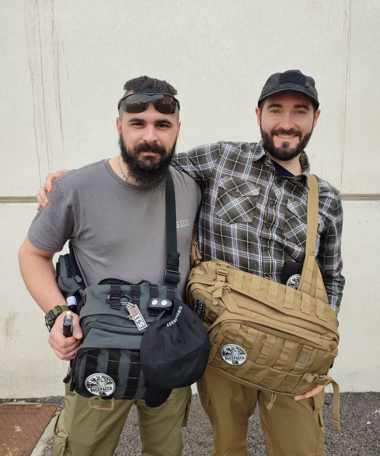 Paolo di BackPacco e Luca Giagnoni di 13 tactical con zaini moab6 e moab10 di 5.11