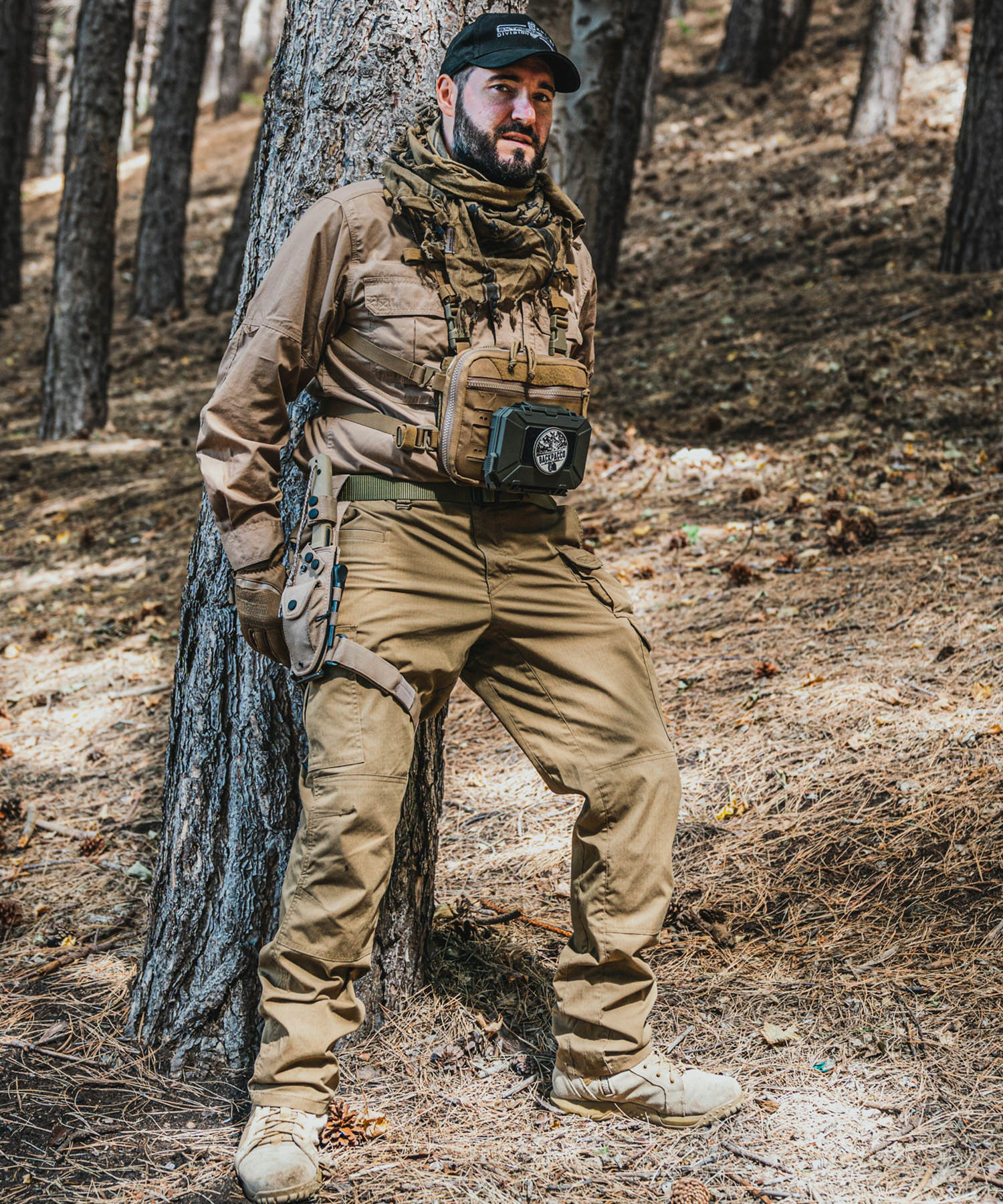 Paolo di backPacco con il suo darkvault montato su un chestpack della frog.pro durante un'avventura