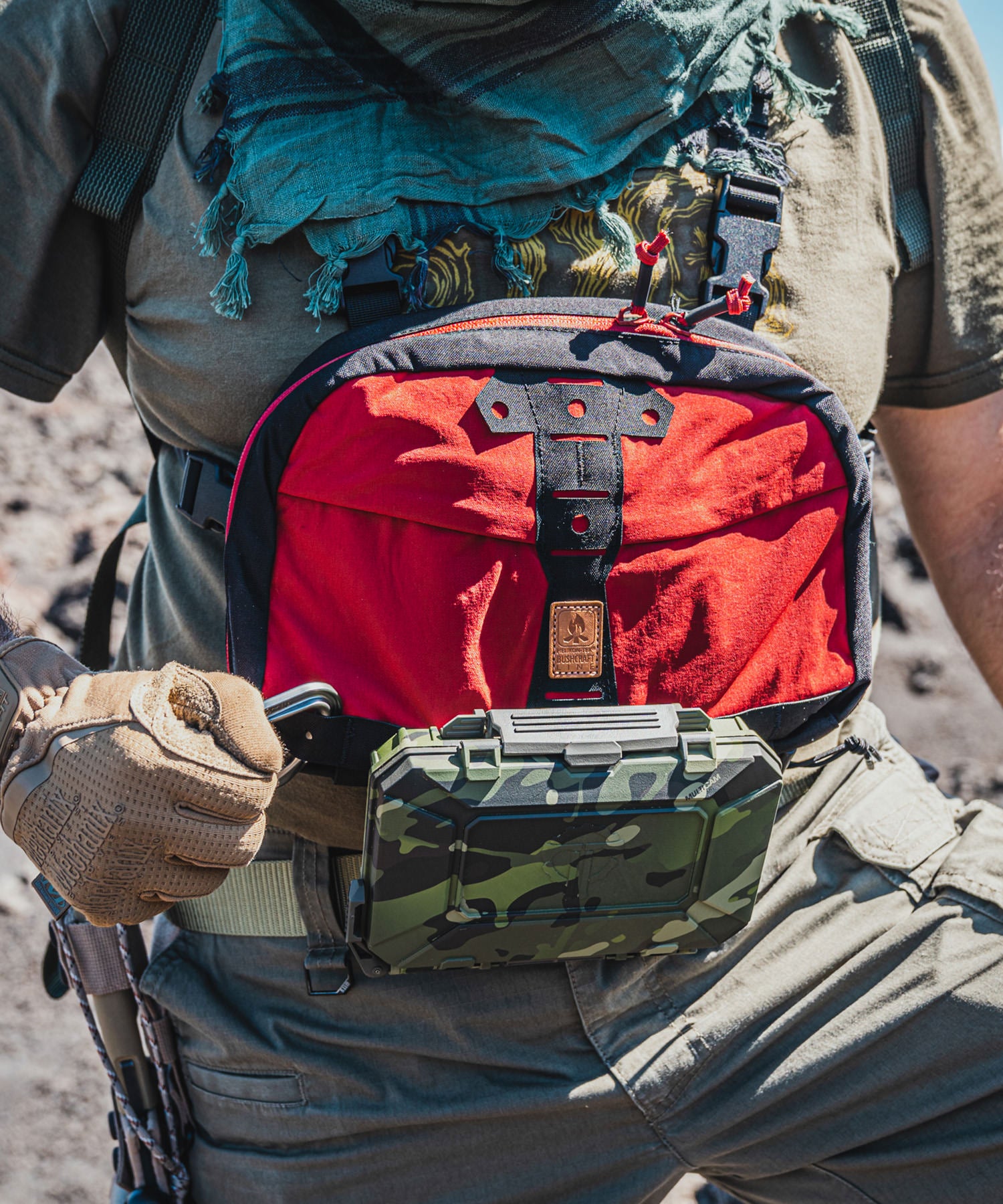 Paolo di backPacco con il suo darkvault montato su un chestpack numbat della helikon