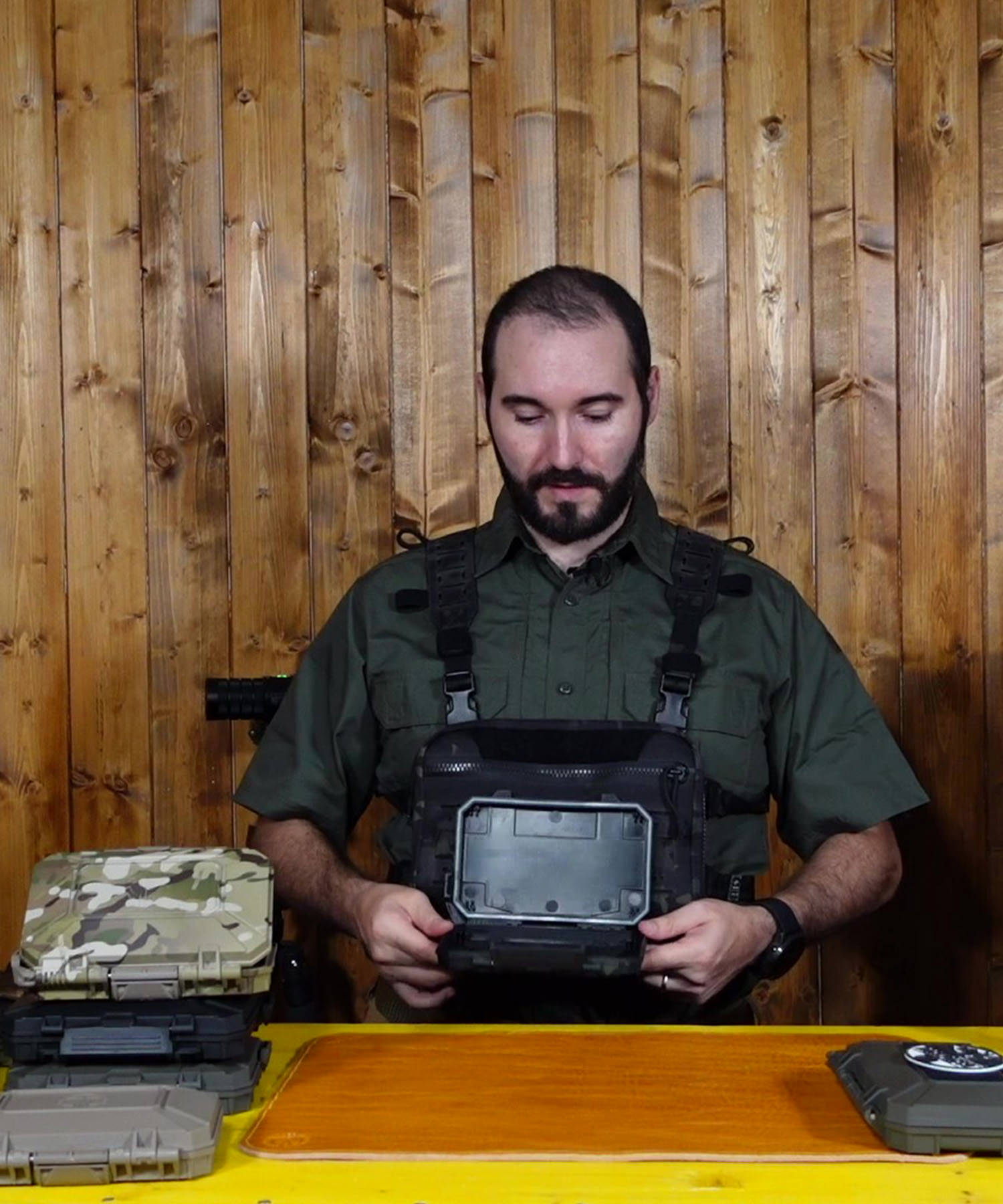 Paolo di backpacco sistema il darkvault di thyrm sul suo chestrig forg.pro