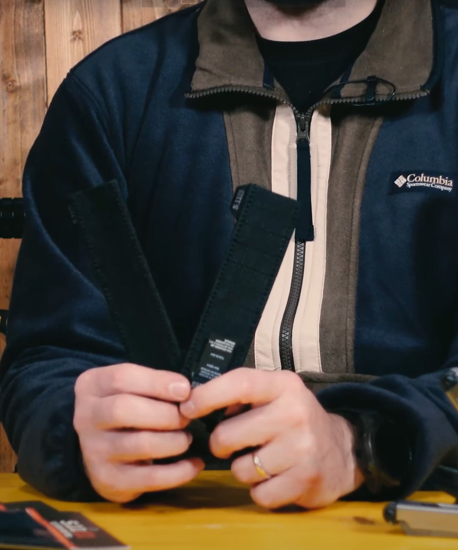Paolo di Backpacco Mostra i Flex Hook Adapter di 5.11 in coppia