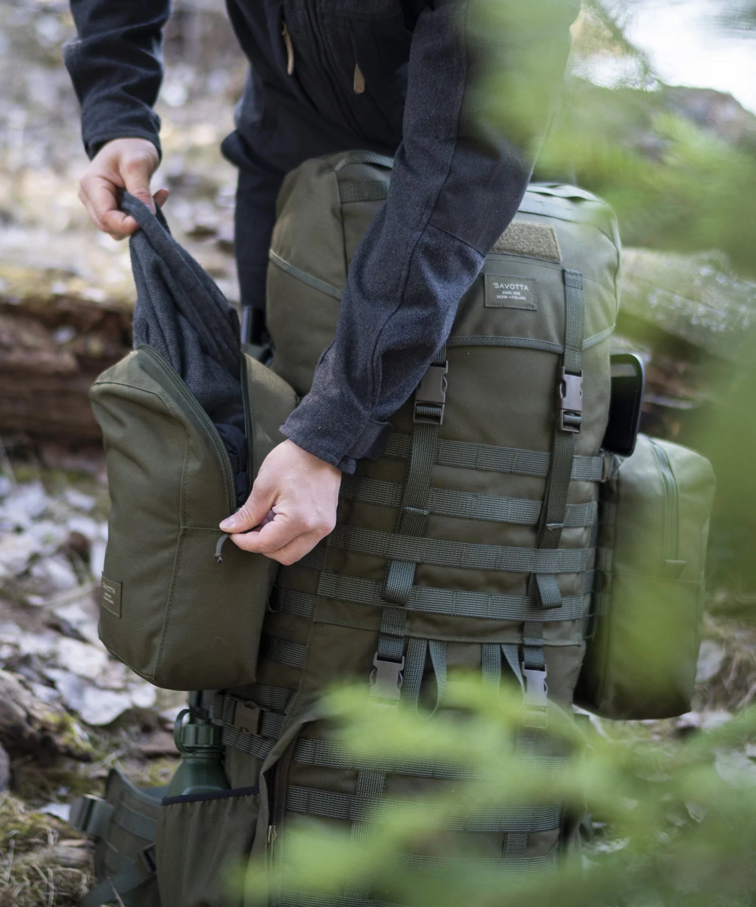 la tasca verticale per lo zaino savotta è ottima anche per una giacca