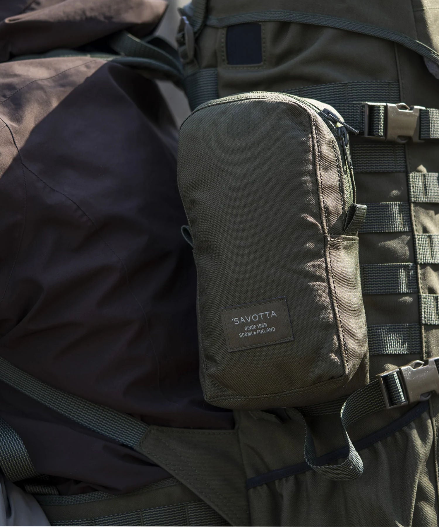 tasca verticale montata su zaino savotta
