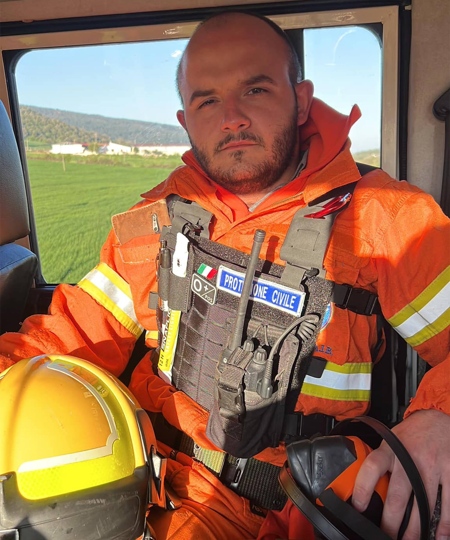 Bernardo con indosso all missions rig e molle gear set per l'attività di antincendio boschivo