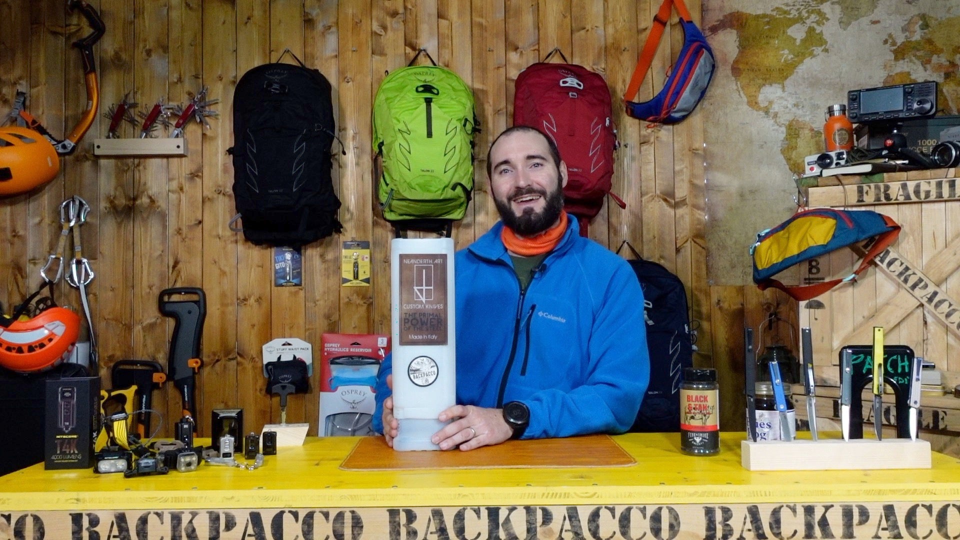 Paolo di Backpacco spiega Brunhilde di Neandert art