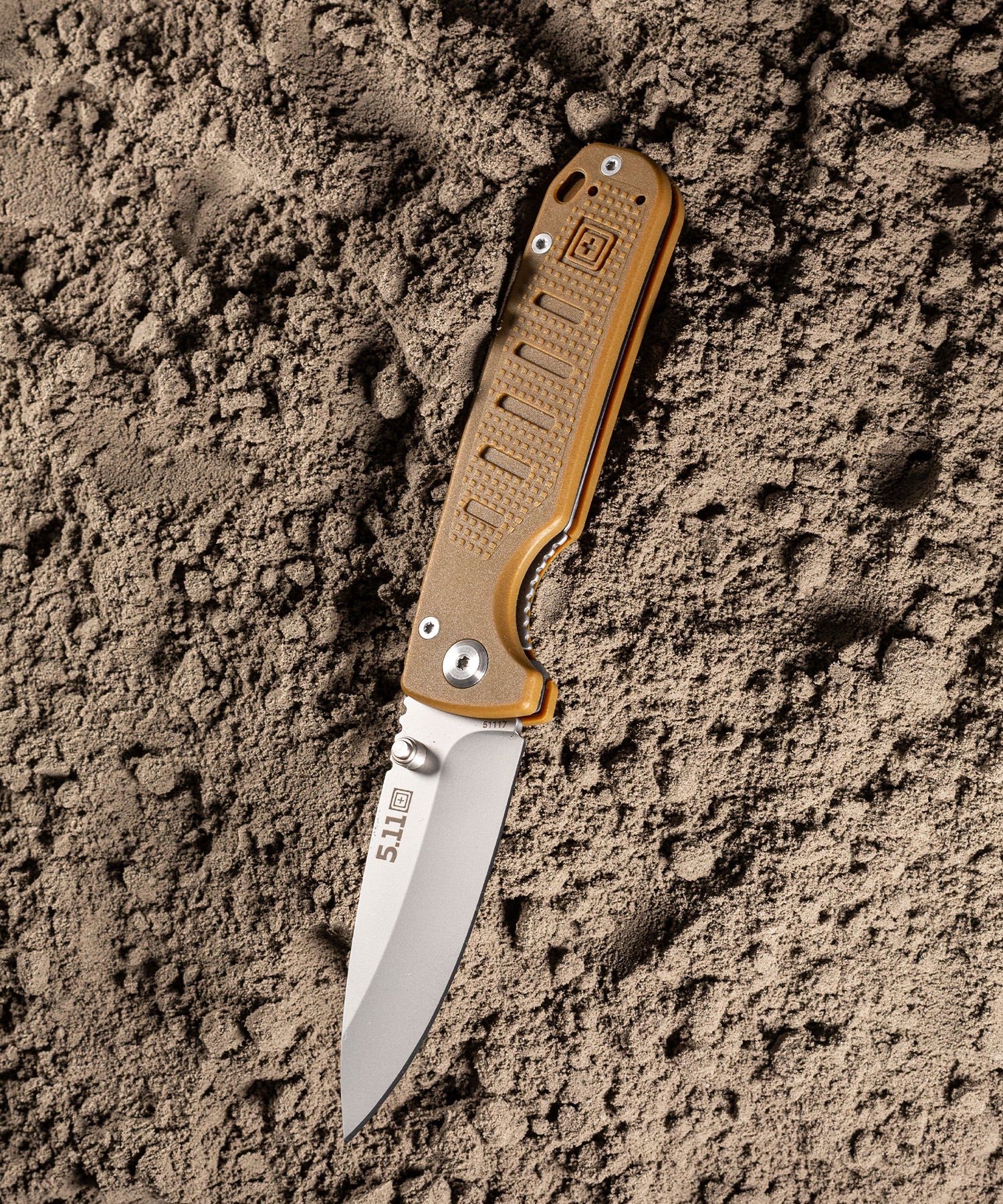 coltello icarus dp mini 5.11 kangaroo su sabbia