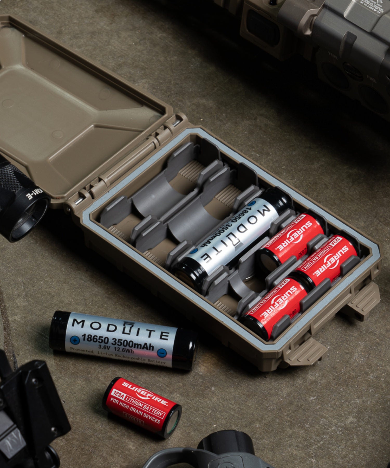 cellvault 5m di thyrm con scomparti per batterie e batterie