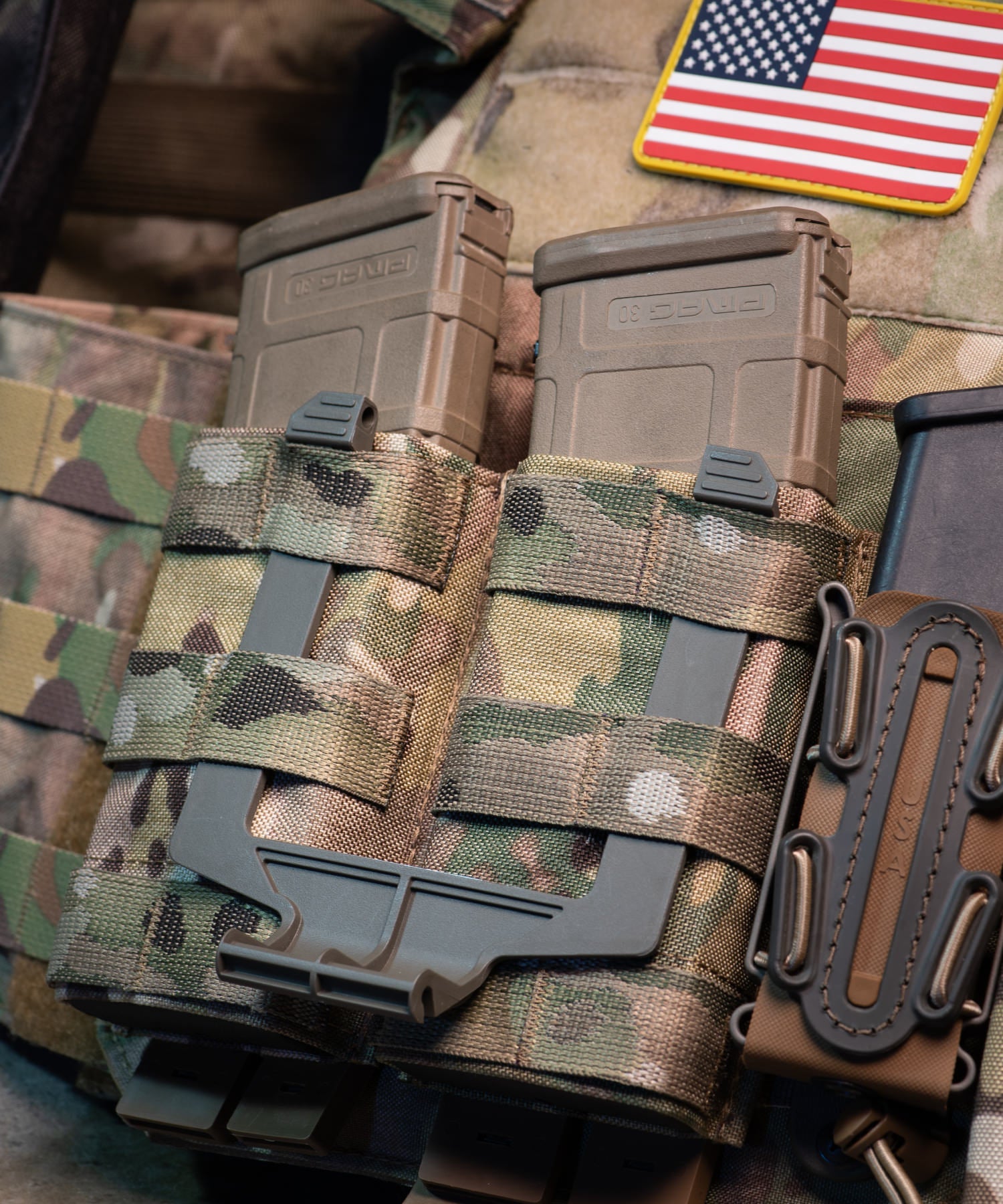 aggancio del Thyrm DarkVault per il sistema MOLLE