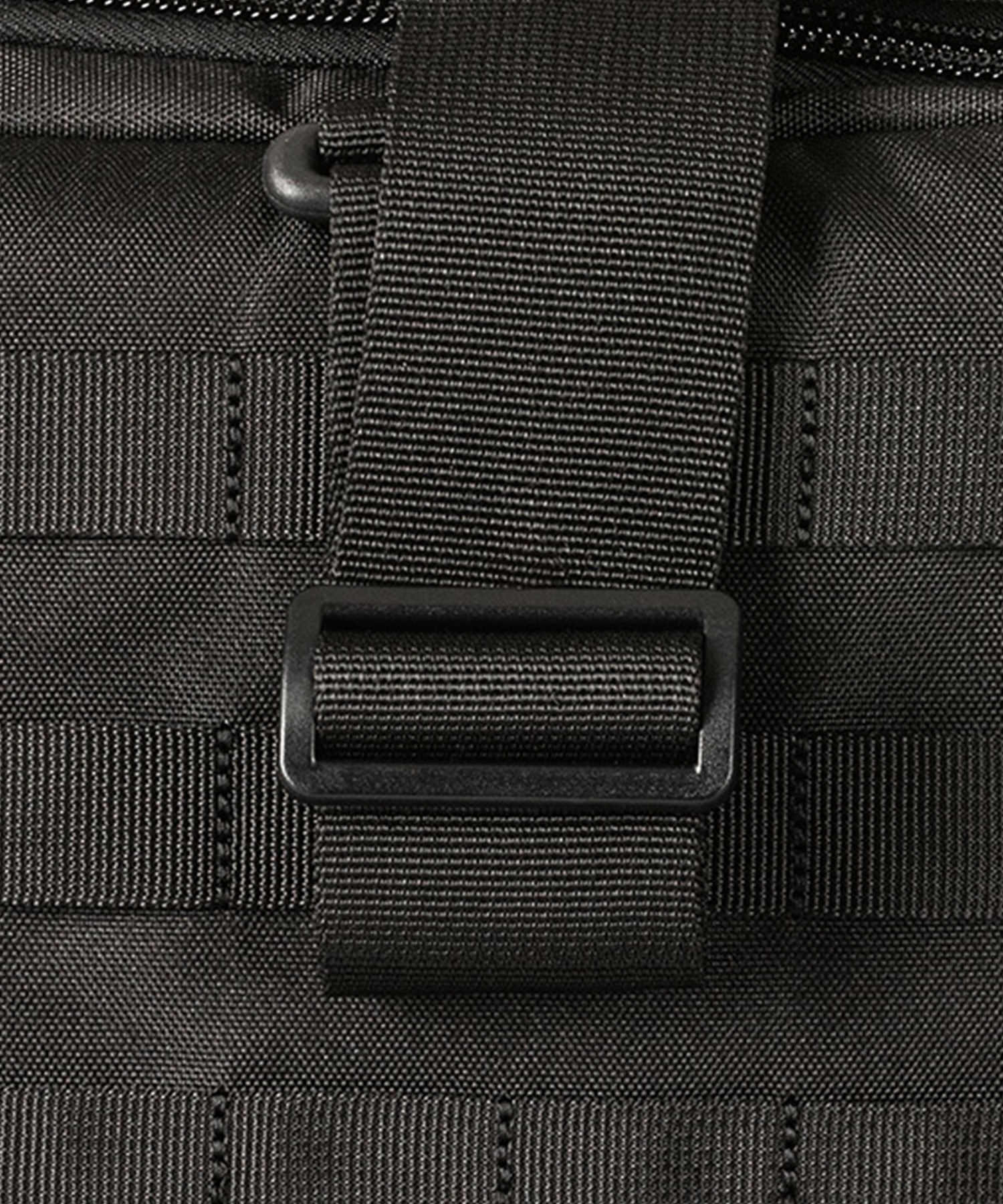 dettaglio delle cuciture rinforzate sulla borsa da poligono range ready trainer bag di 5.11 tactical