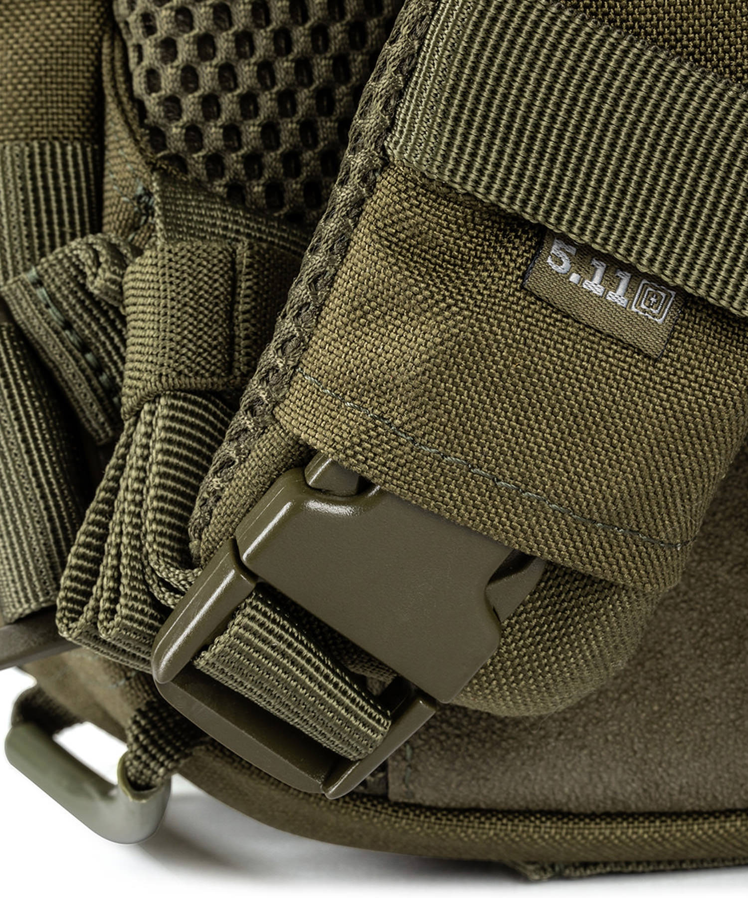 dettaglio delle fibbie in duraflex dello zaino 5.11 all hazards