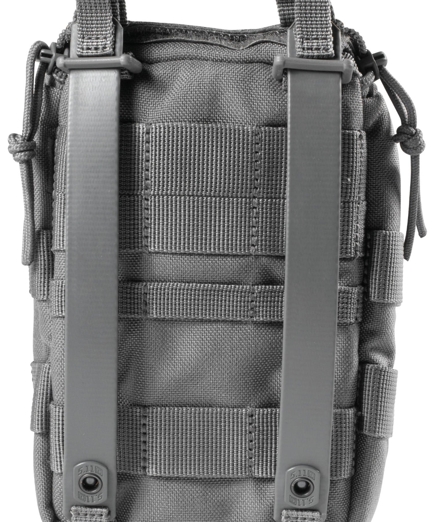dettaglio delle linguette in hypalon sulle tasche UCR IFAK di 5.11