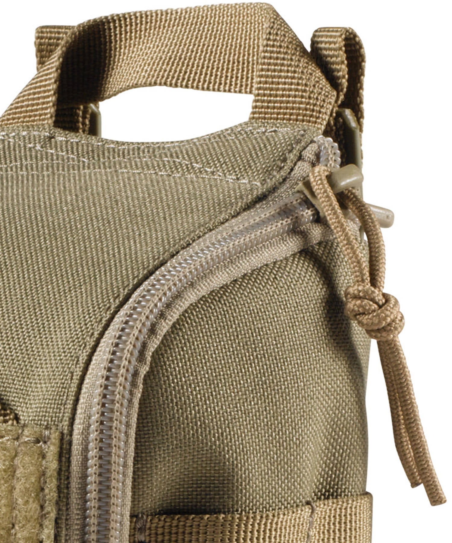 dettaglio delle zip YKK sulle tasche UCR IFAK di 5.11