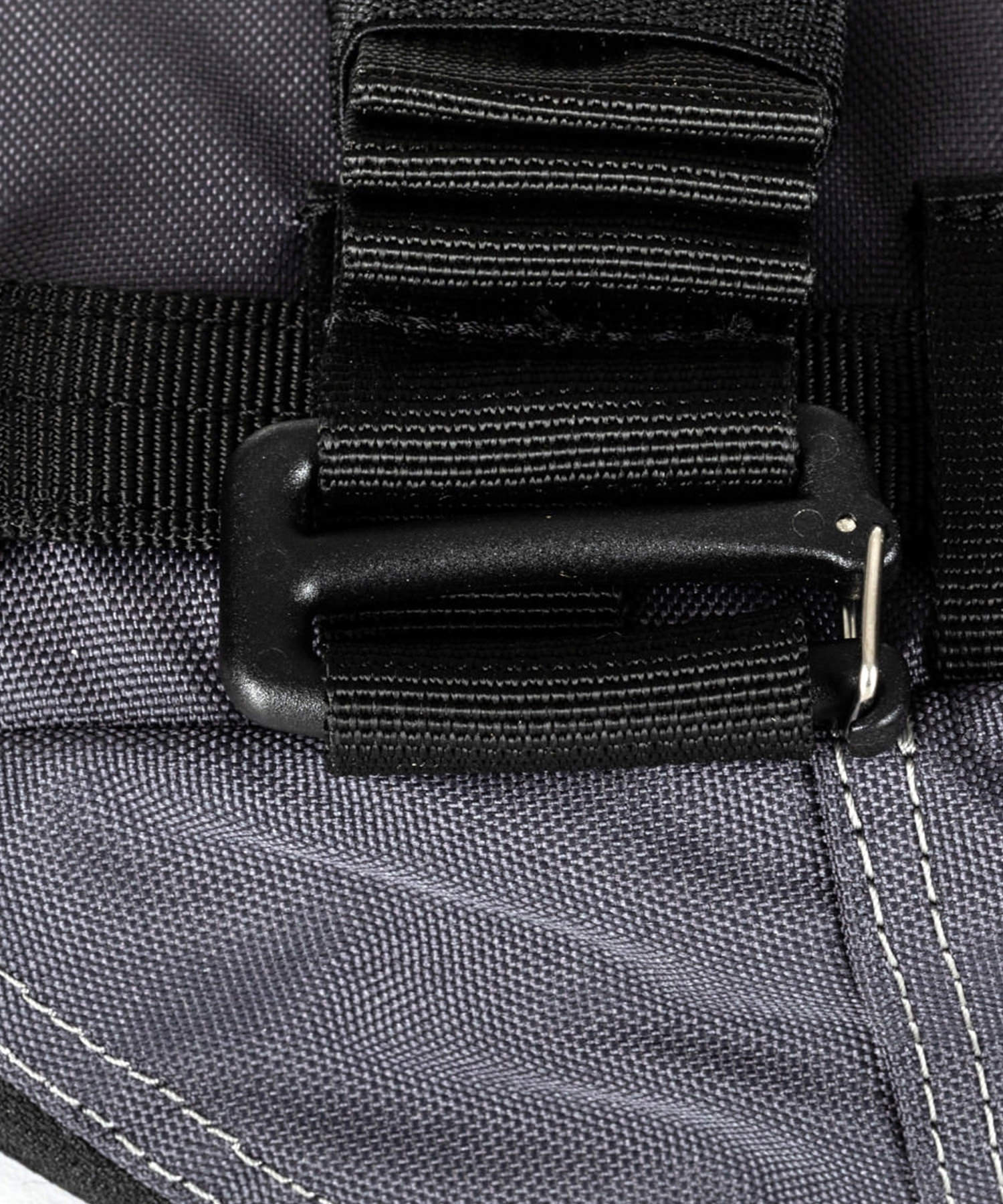 dettaglio fibbie in duraflex per il marsupio waist pack di 5.11