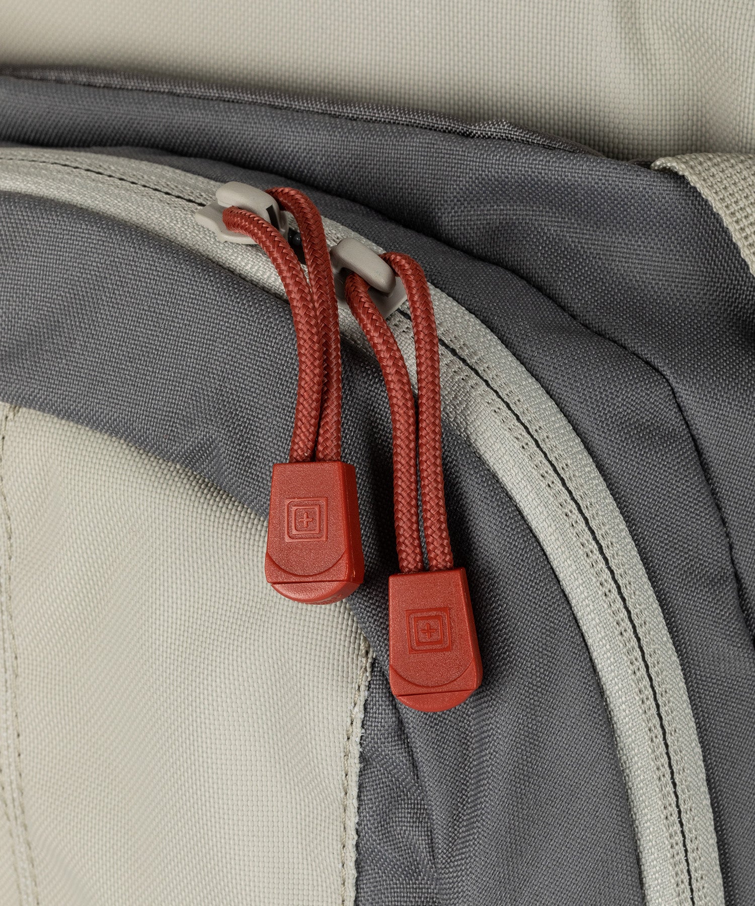 dettaglio zip YKK su covrt18 2.0 di 5.11