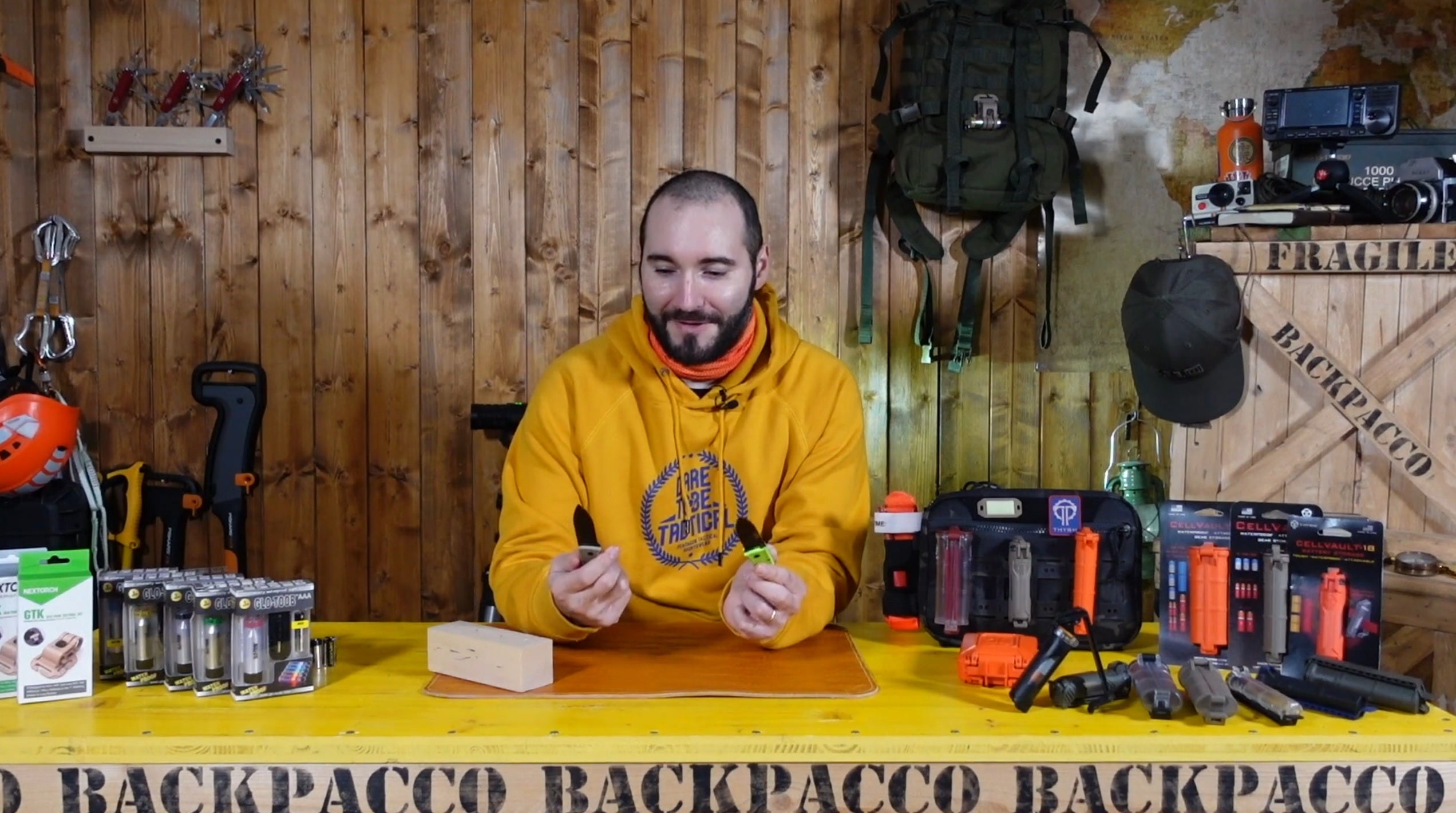COPERTINA DEL VIDEO DOVE PAOLO DI BACKPACCO SPIEGA IL KA-BAR Dozier folding hunter