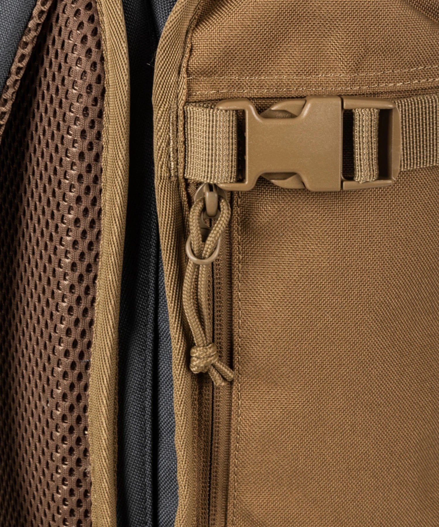 DETTAGLIO ZIP  ELDO RT PACK DI 5.11