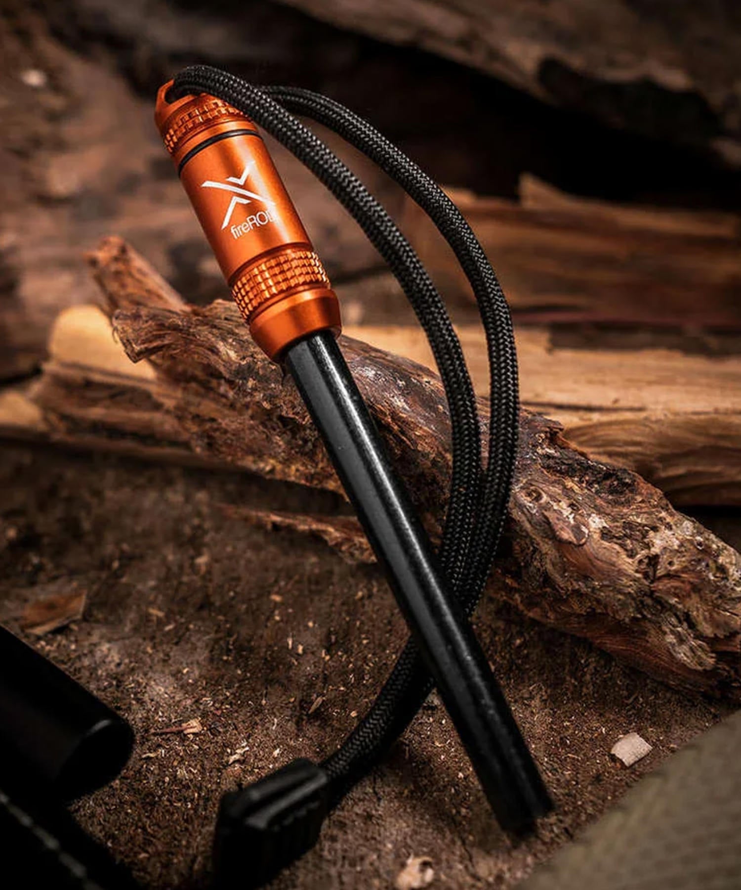 fireROD v2 di EXOTAC arancione pronto per fare il fuoco