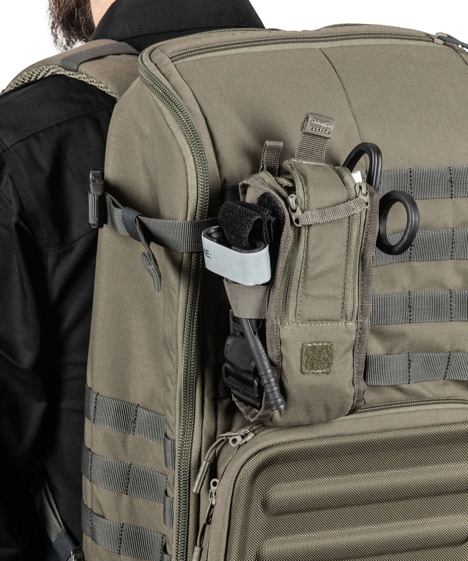 flex med pouch 5.11 fissata allo zaino con il sistema MOLLE