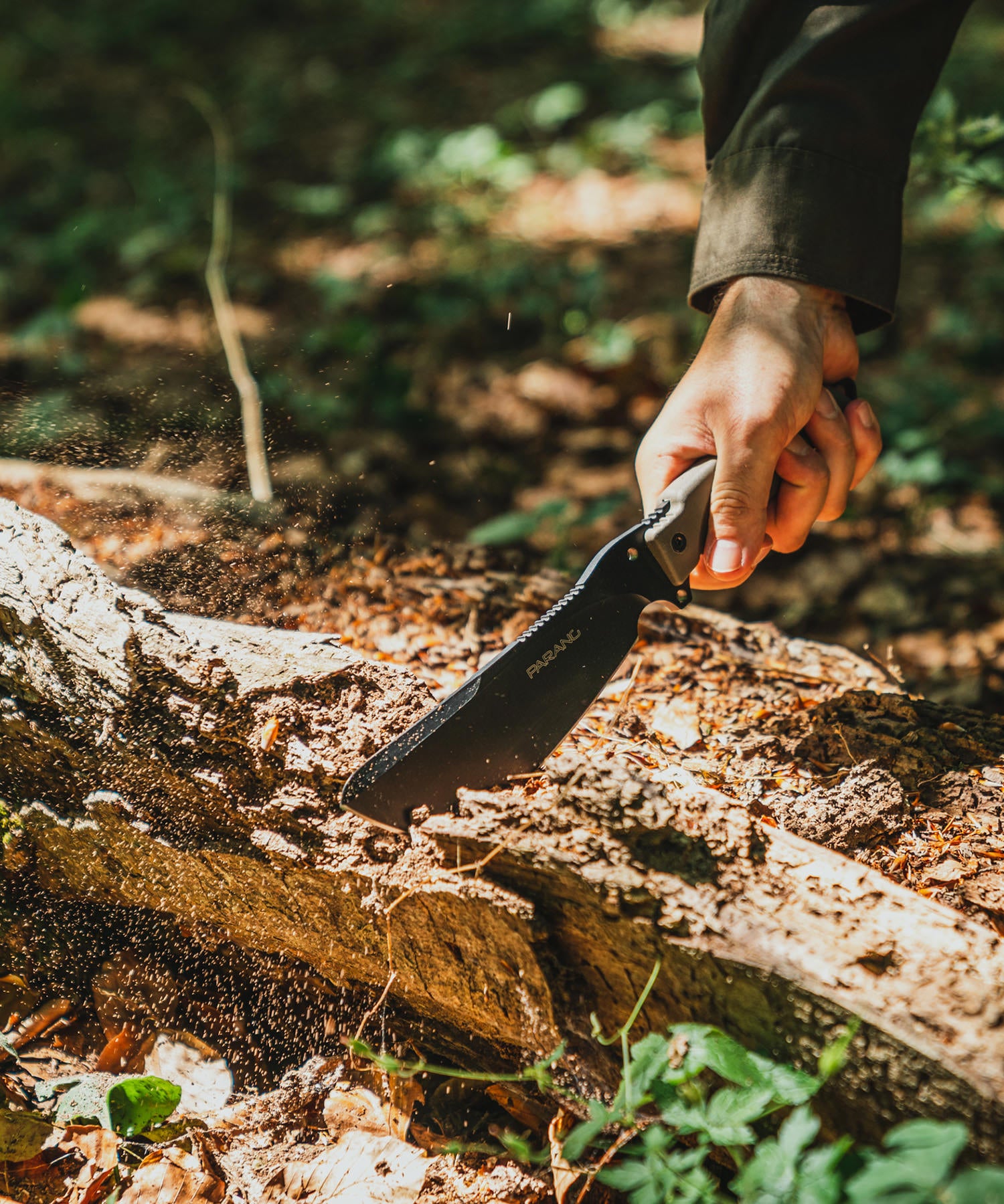 fox parang usato da paolo di backpacco per tagliare un tronco secco