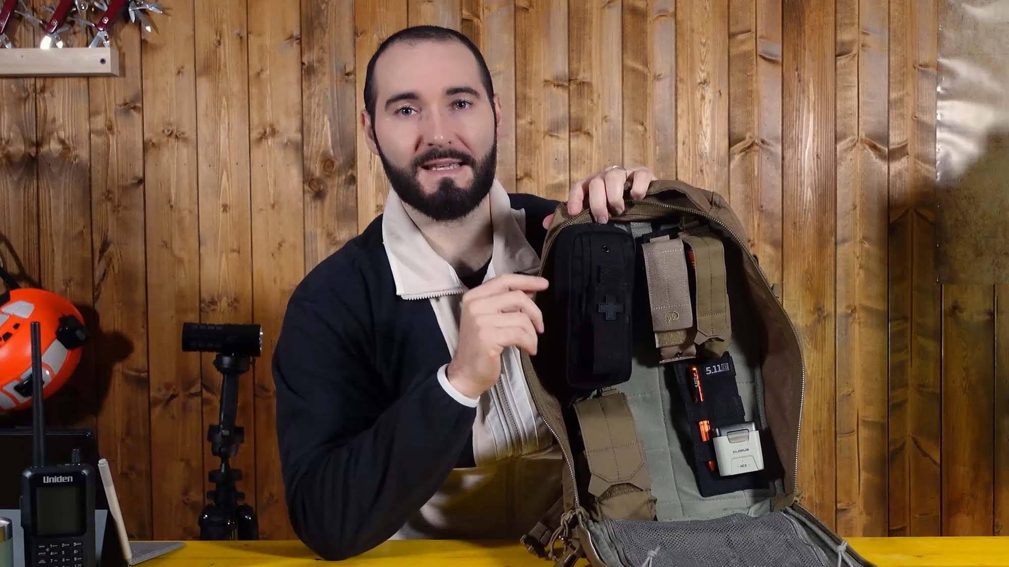 Miniatura del video dove Paolo di Backpacco spiega l'utilizzo dei BBS Flex Kit per tasche MOLLE