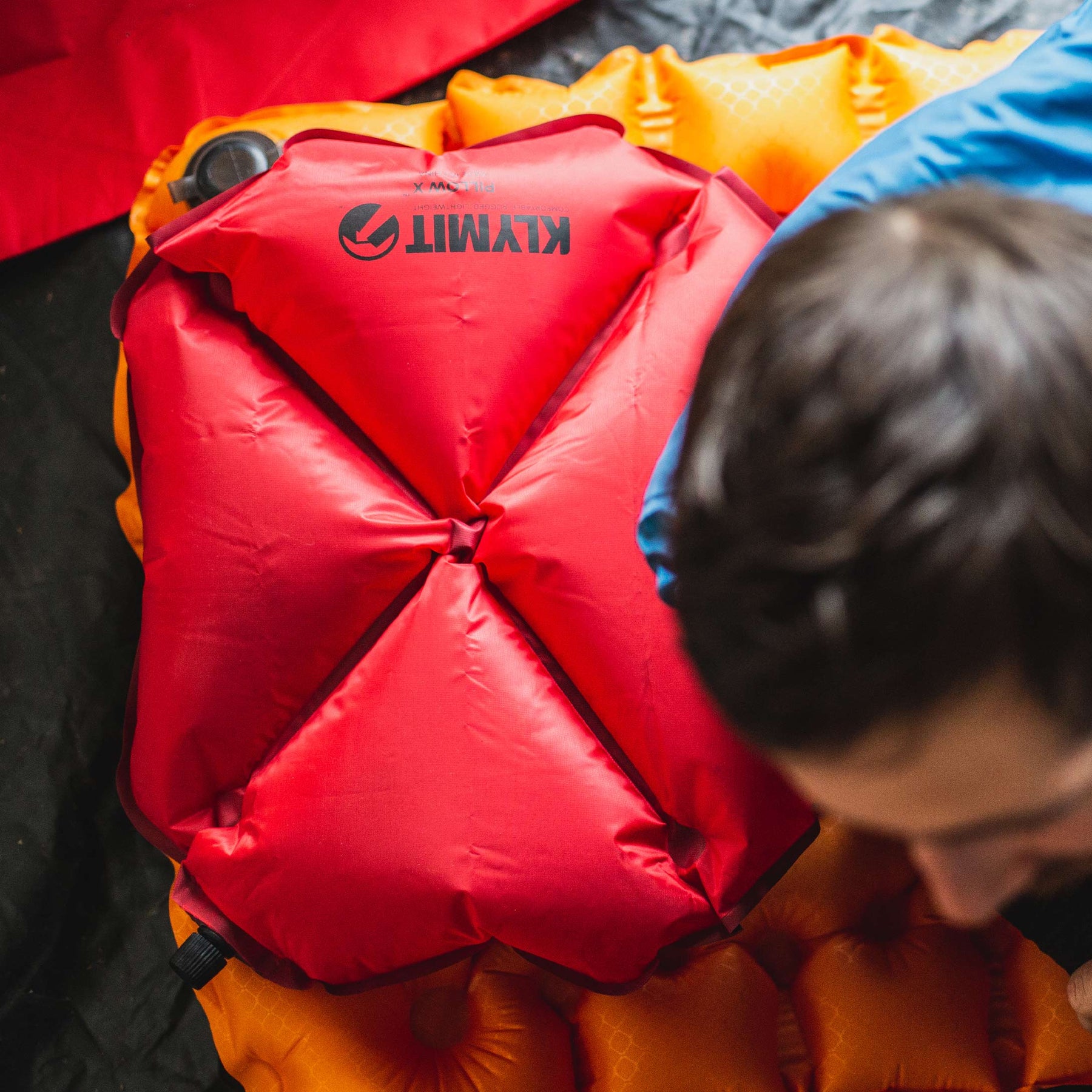 CUSCINO KLYMIT PILLOW X ROSSO PRONTO PER DORMIRE