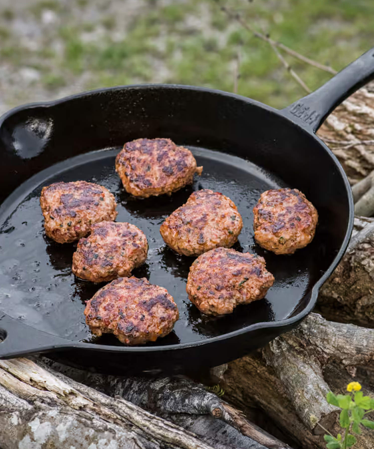 polpette cucinate nella padella in ghisa petromax