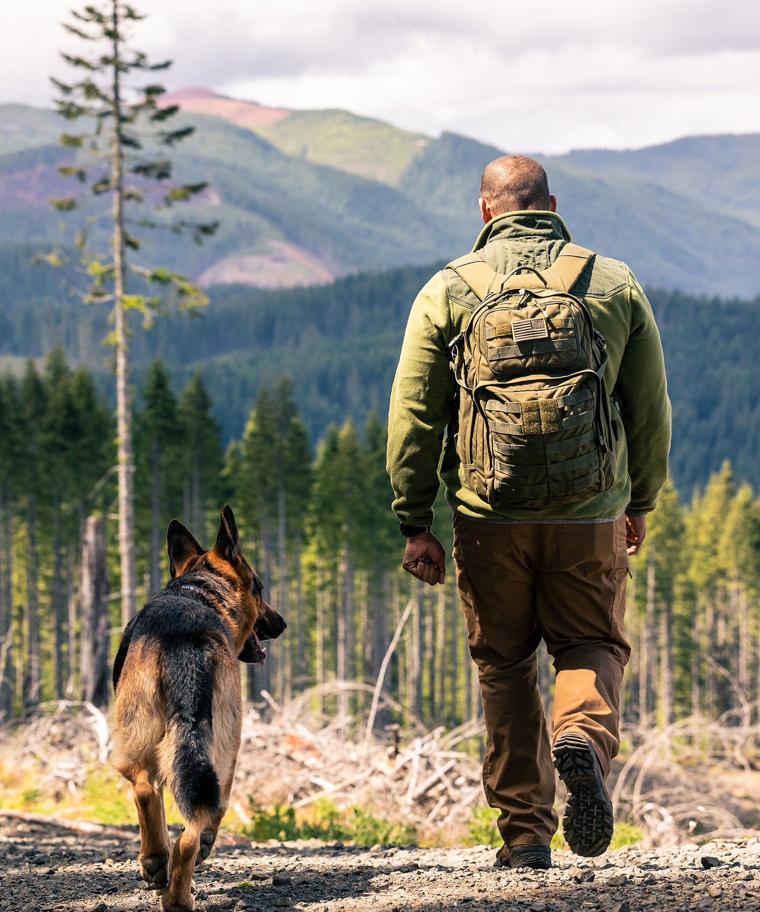 zaino all hazard prime di 5.11 tactical in escursione col cane