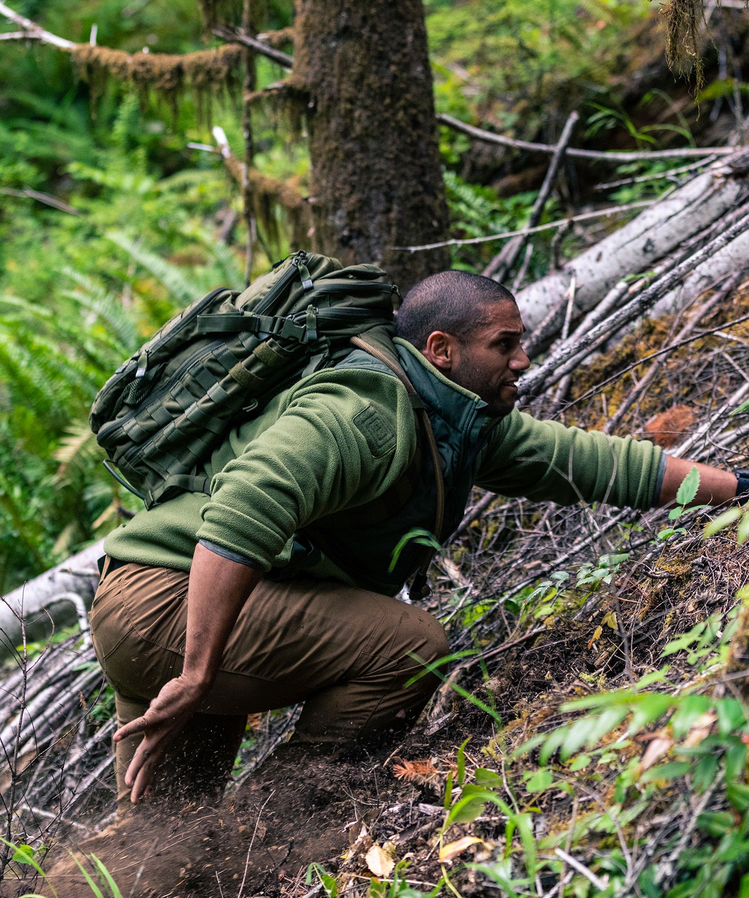 zaino all hazard prime di 5.11 tactical in escursione in montagna