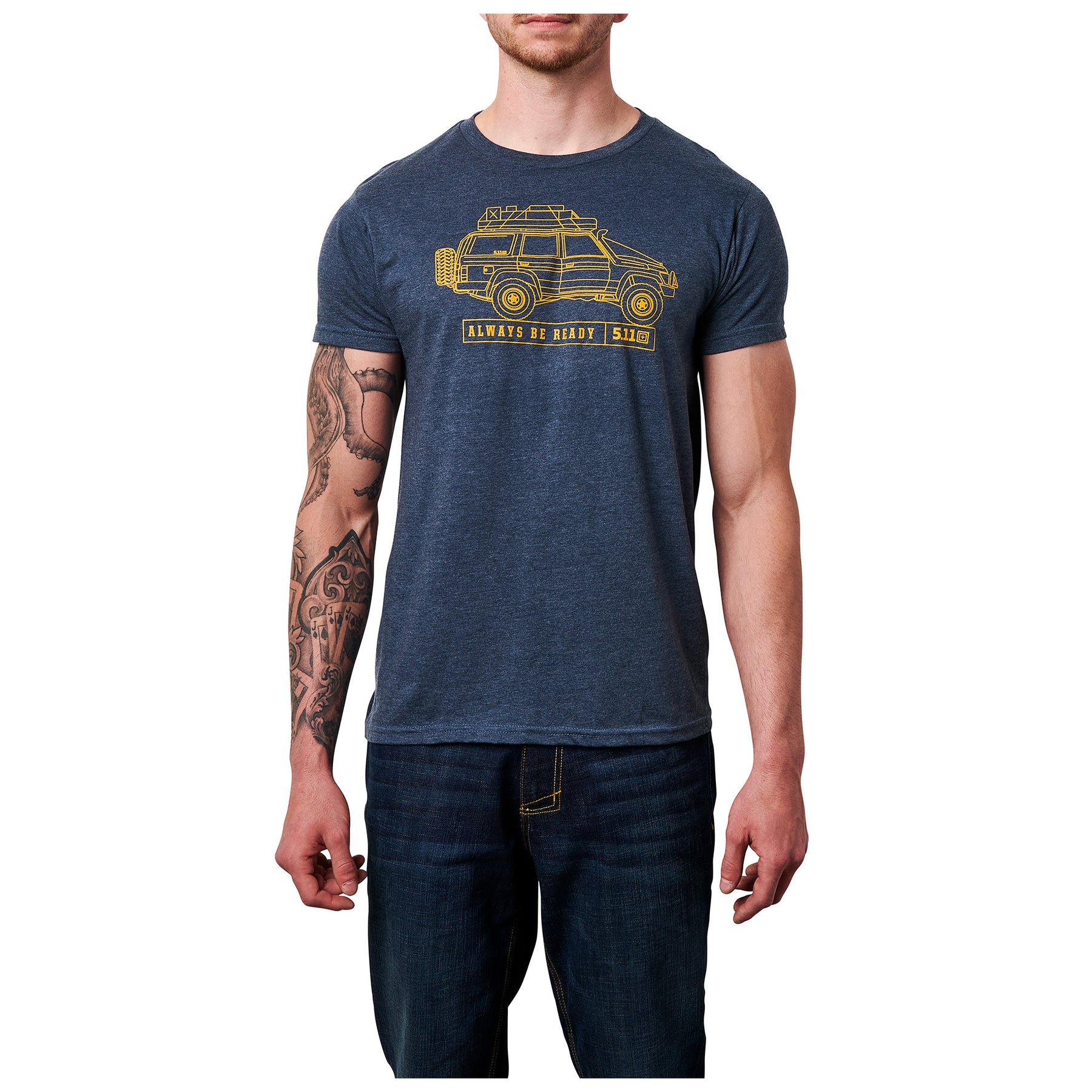 MODELLO INDOSSA LA T-SHIRT DI 5.11 TACTICAL OFFROAD DREAMIN - VISTA FRONTE