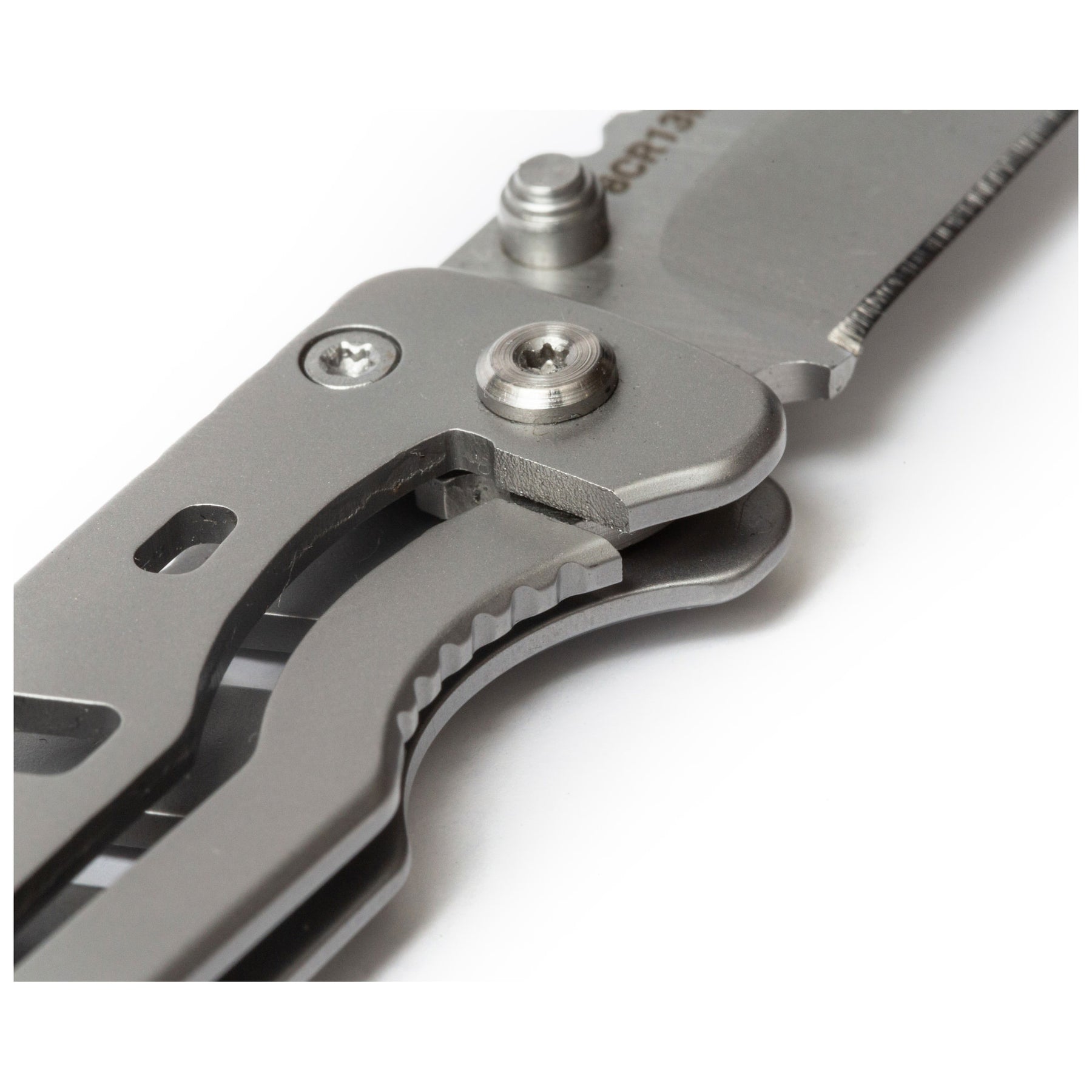 coltello base 1 sf di 5.11 tactical dettaglio frame lock e vite