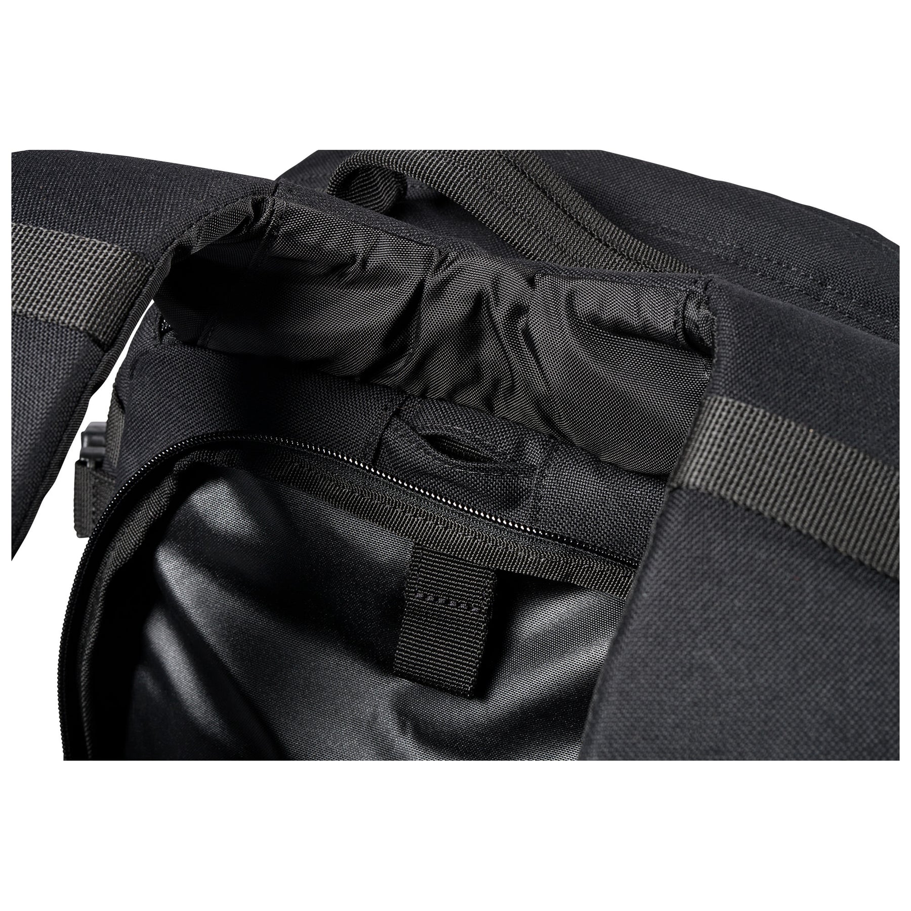 Zaino RUSH12 2.0 di 5.11 Tactical Nero - Vista foro sistema idrico