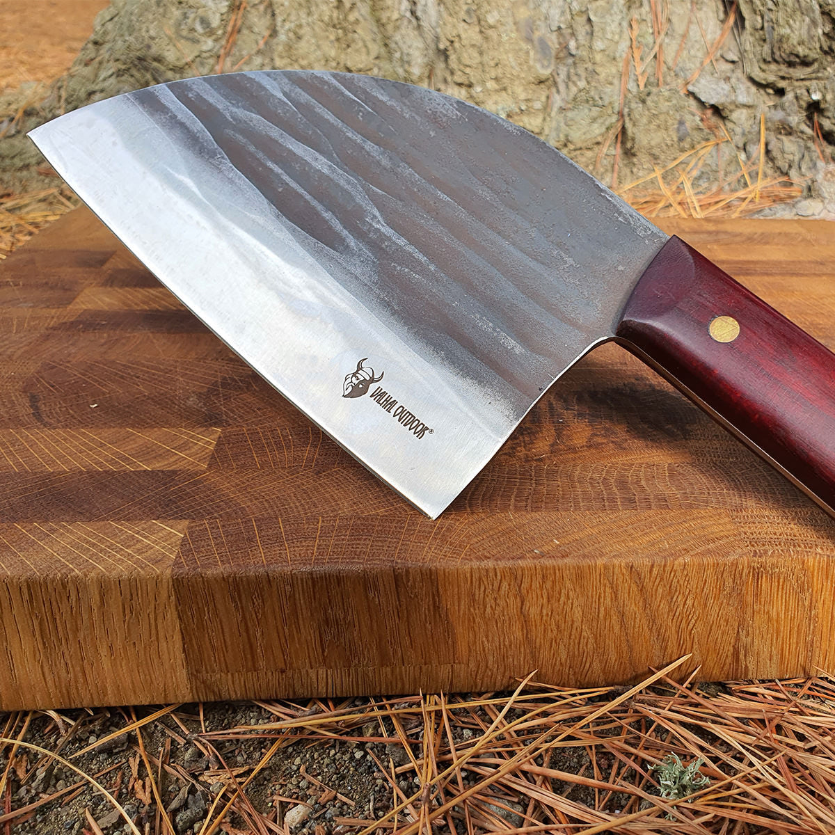 Mannaia Valhal Outdoor VH.KNIFE1 18 cm di lama su tagliere pro wood cut